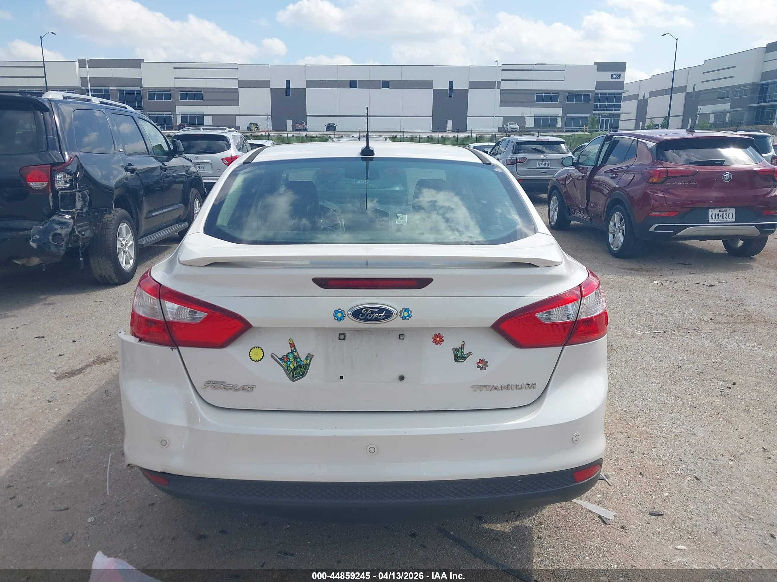 2012 Ford Focus Titanium White vin: 1FAHP3J23CL139838