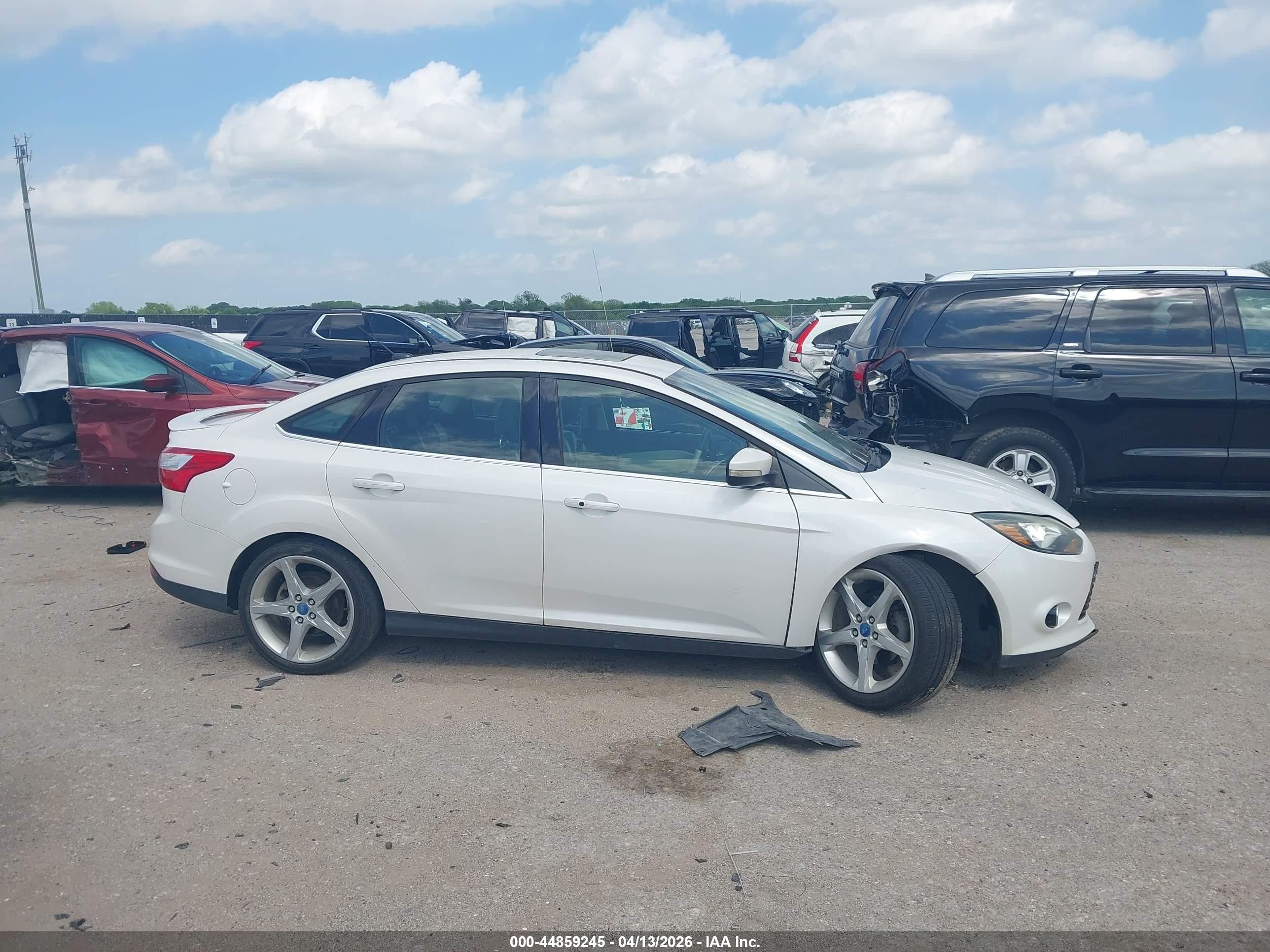 2012 Ford Focus Titanium White vin: 1FAHP3J23CL139838