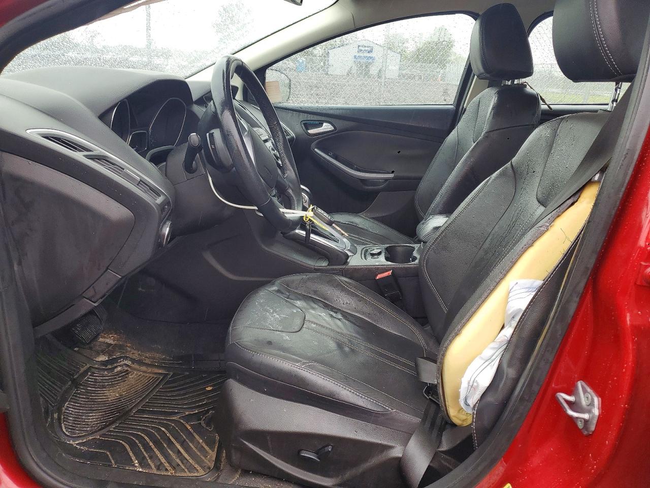 2012 Ford Focus Titanium Red vin: 1FAHP3J25CL399948