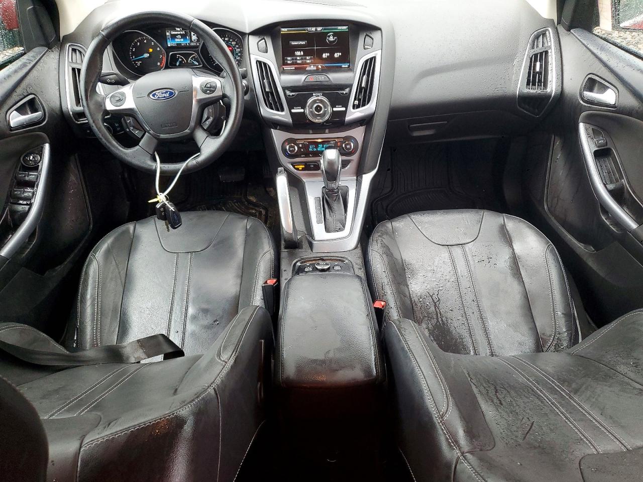 2012 Ford Focus Titanium Red vin: 1FAHP3J25CL399948