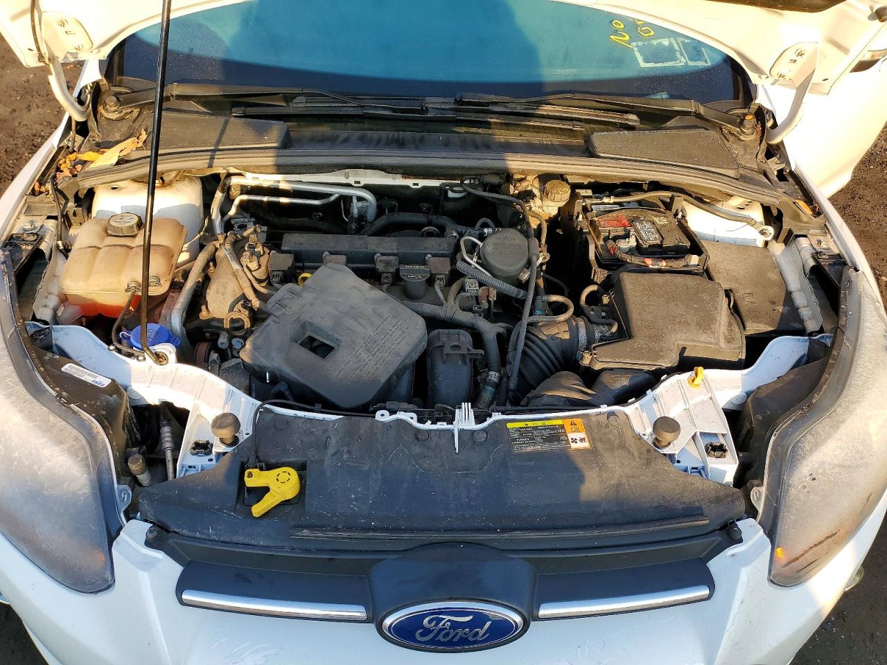 2012 Ford Focus Titanium White vin: 1FAHP3J26CL276143