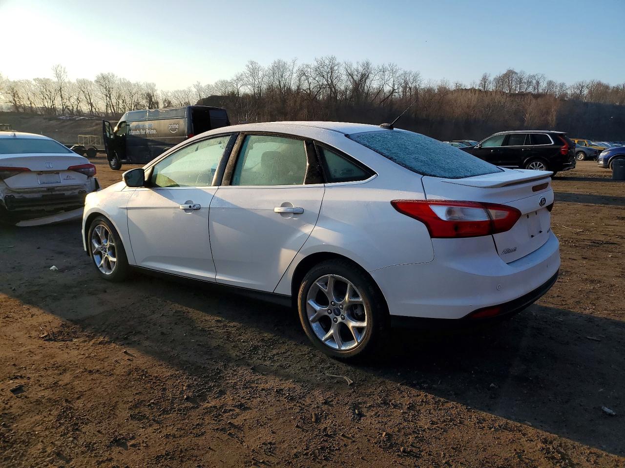 2012 Ford Focus Titanium White vin: 1FAHP3J26CL276143