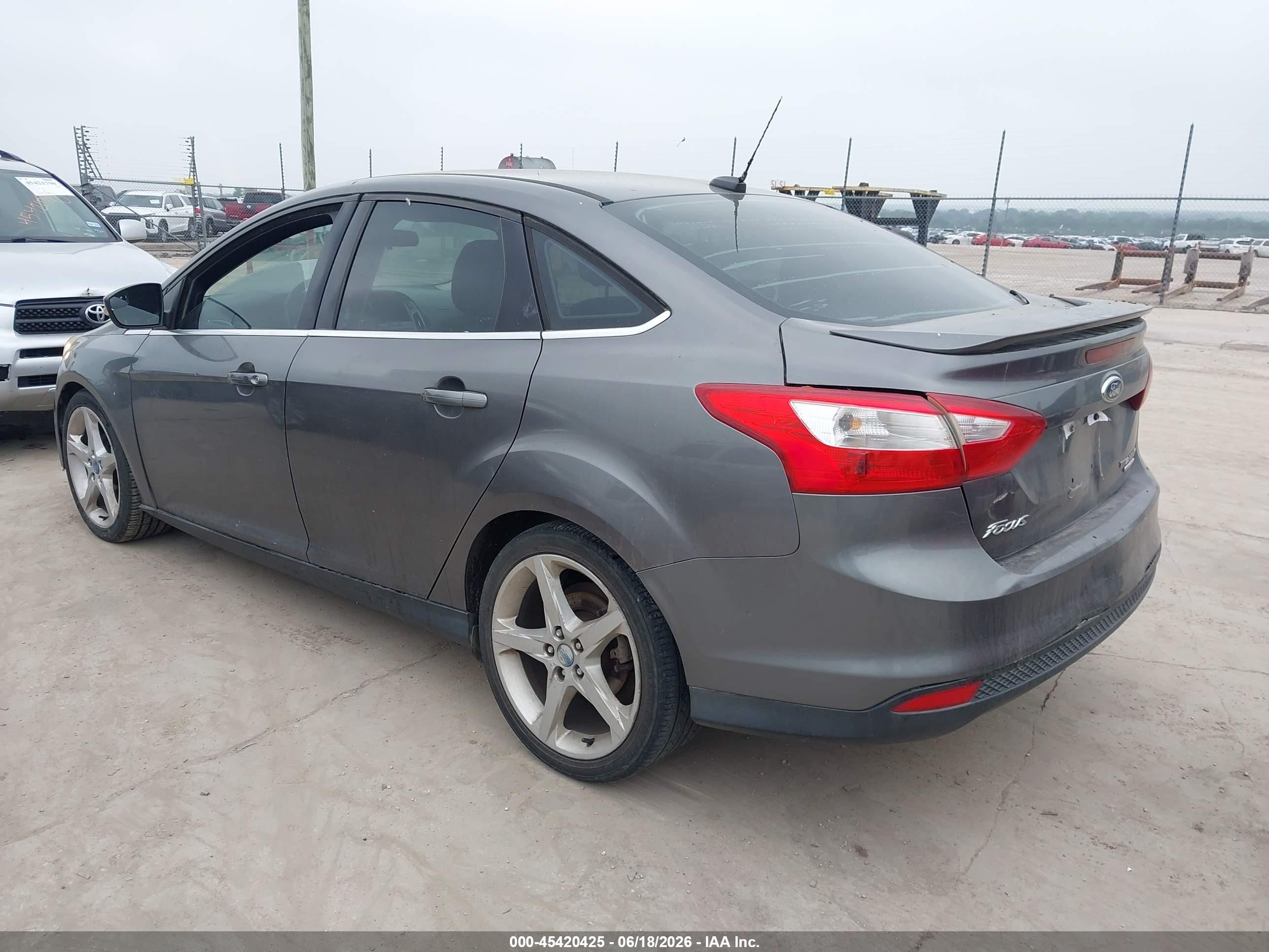 2012 Ford Focus Titanium Gray vin: 1FAHP3J28CL409744