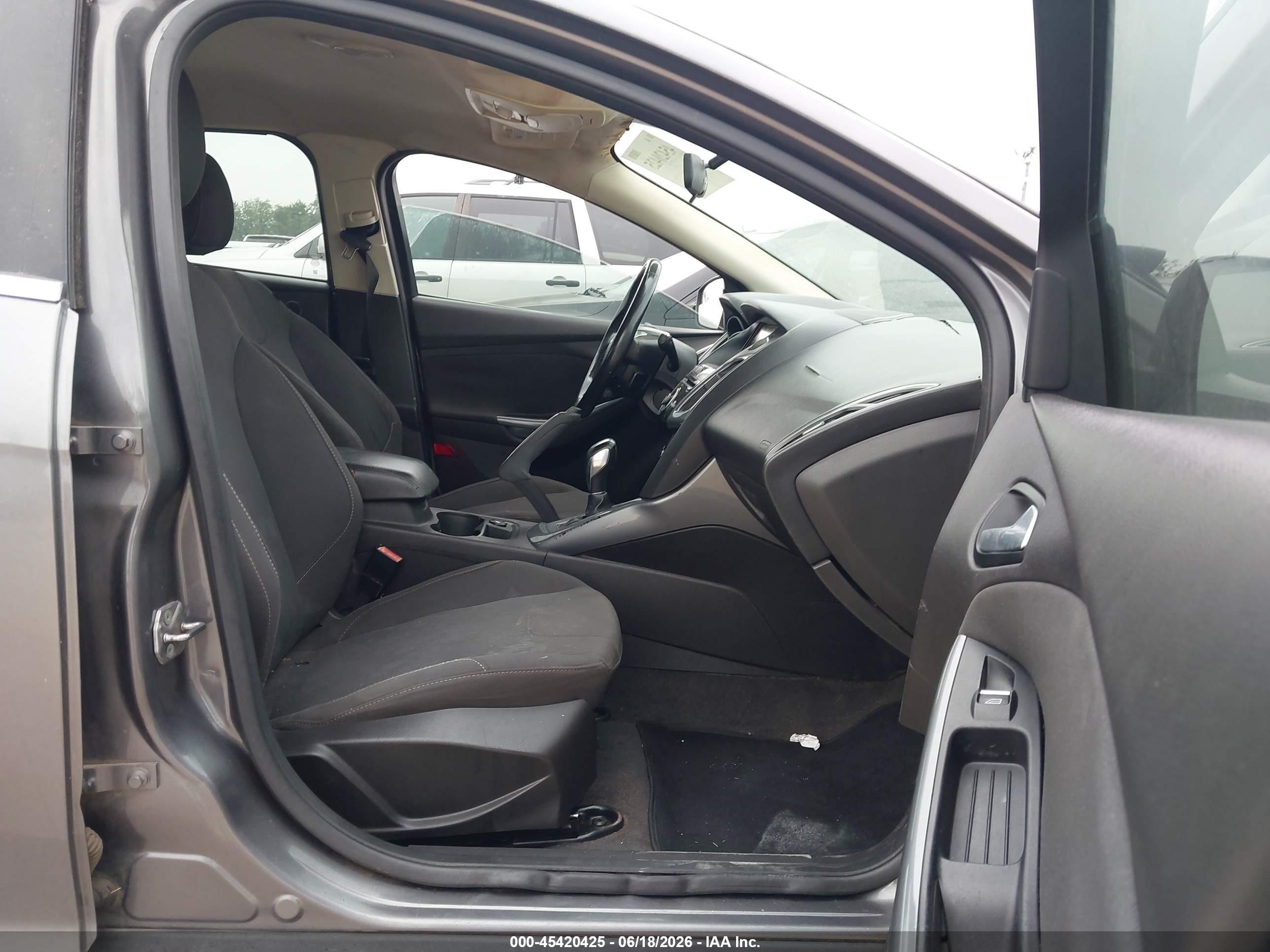 2012 Ford Focus Titanium Gray vin: 1FAHP3J28CL409744