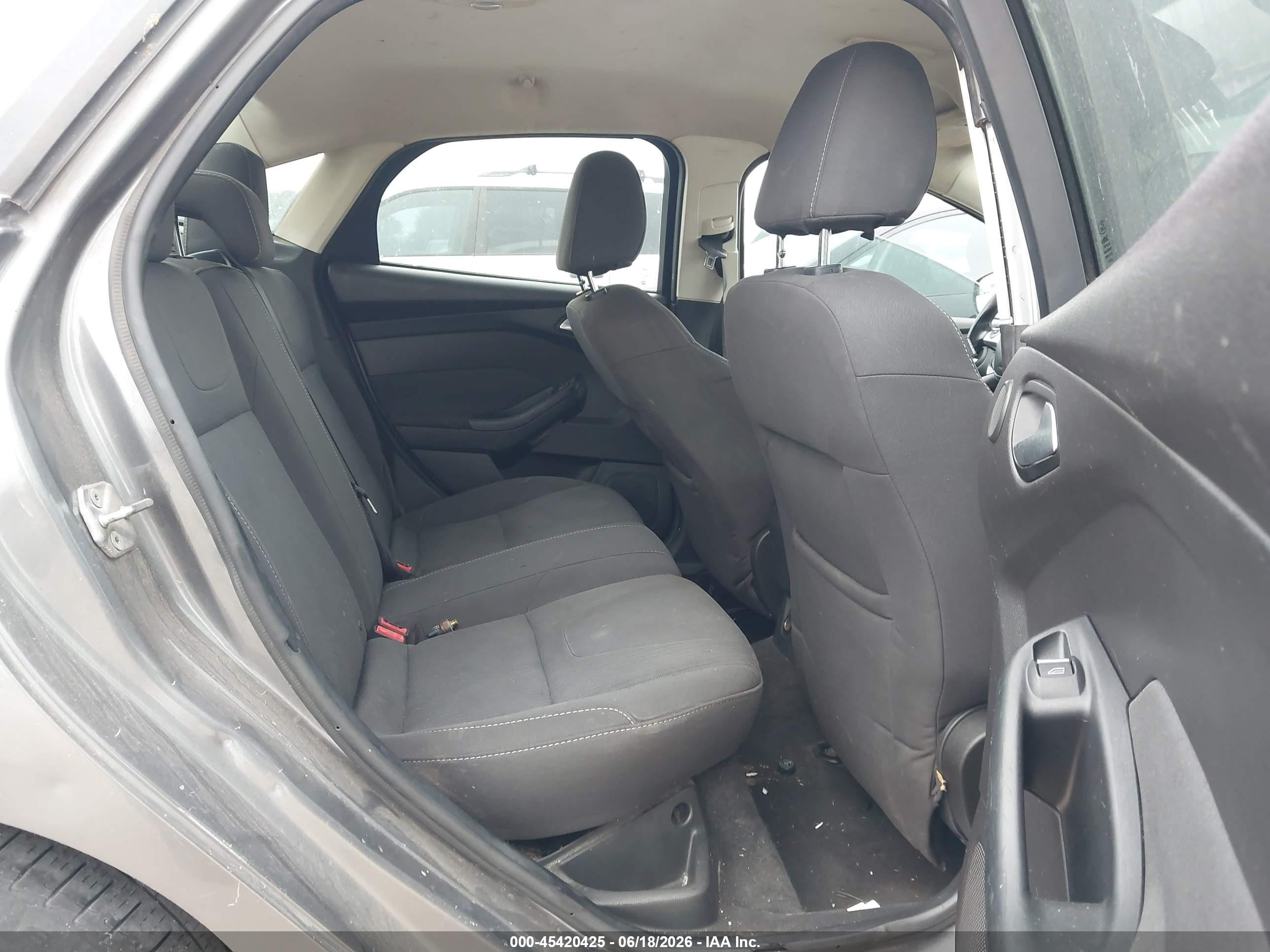 2012 Ford Focus Titanium Gray vin: 1FAHP3J28CL409744