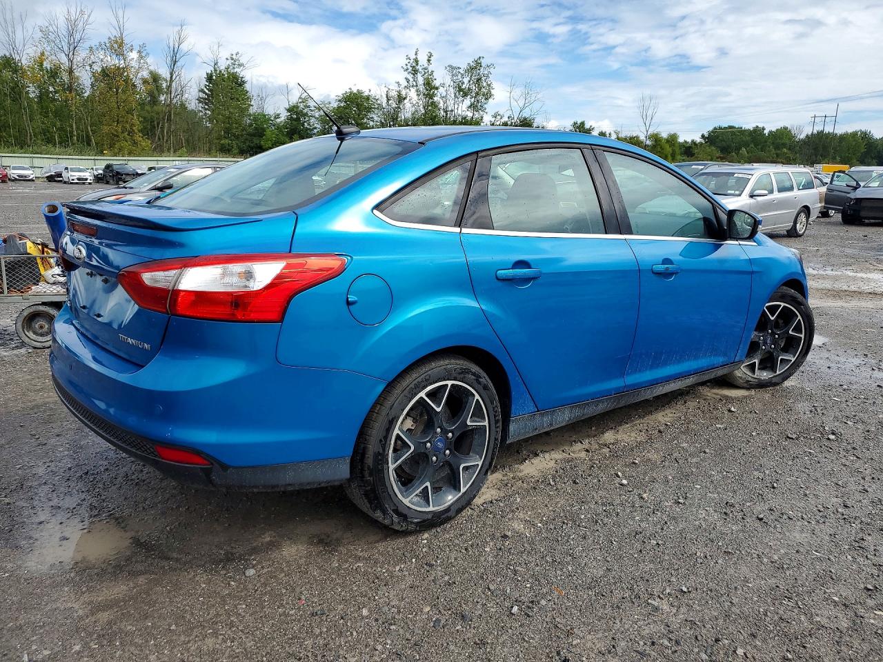 2012 Ford Focus Titanium Blue vin: 1FAHP3J2XCL390615