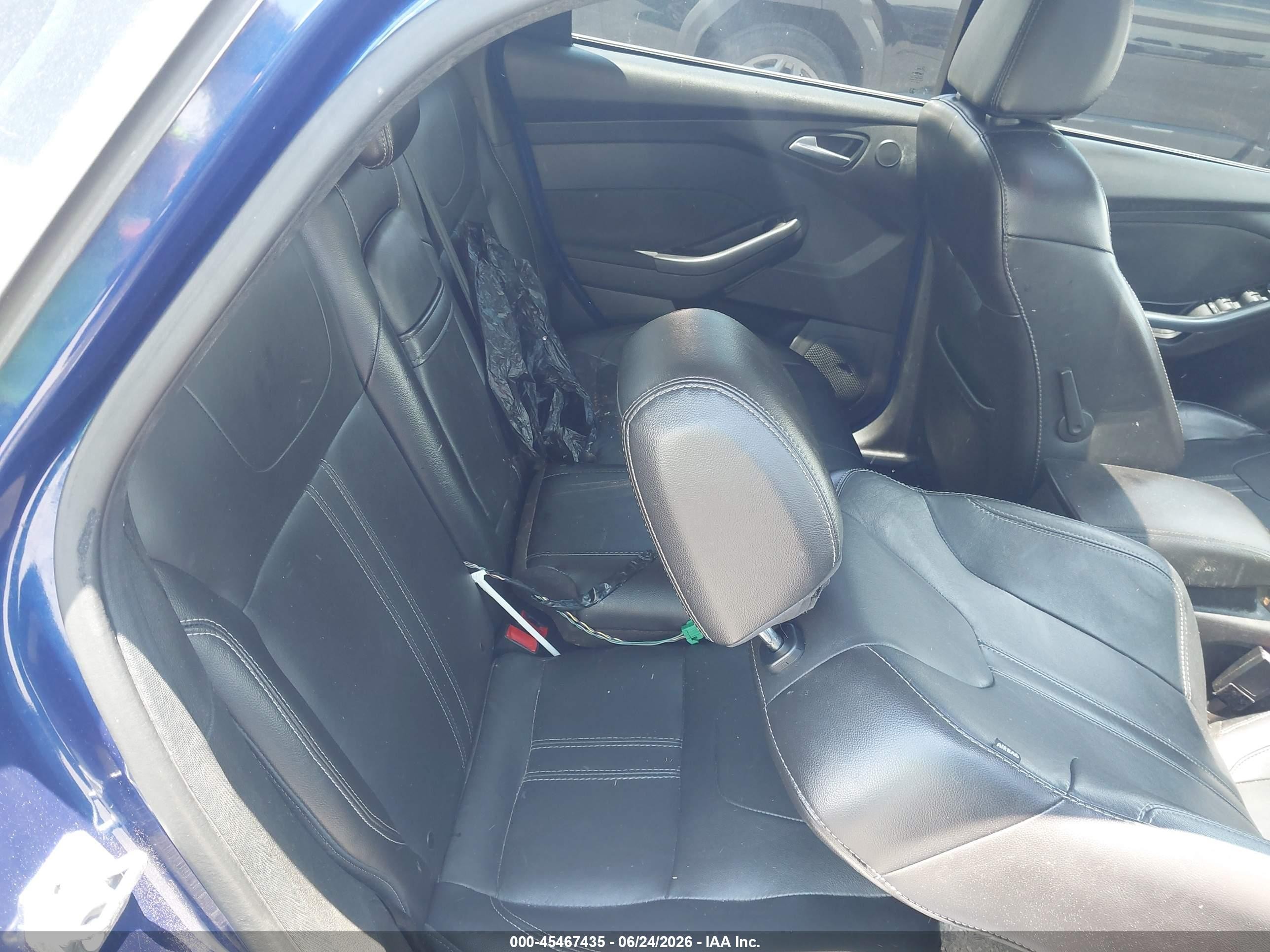 2012 Ford Focus Titanium Blue vin: 1FAHP3J2XCL443099