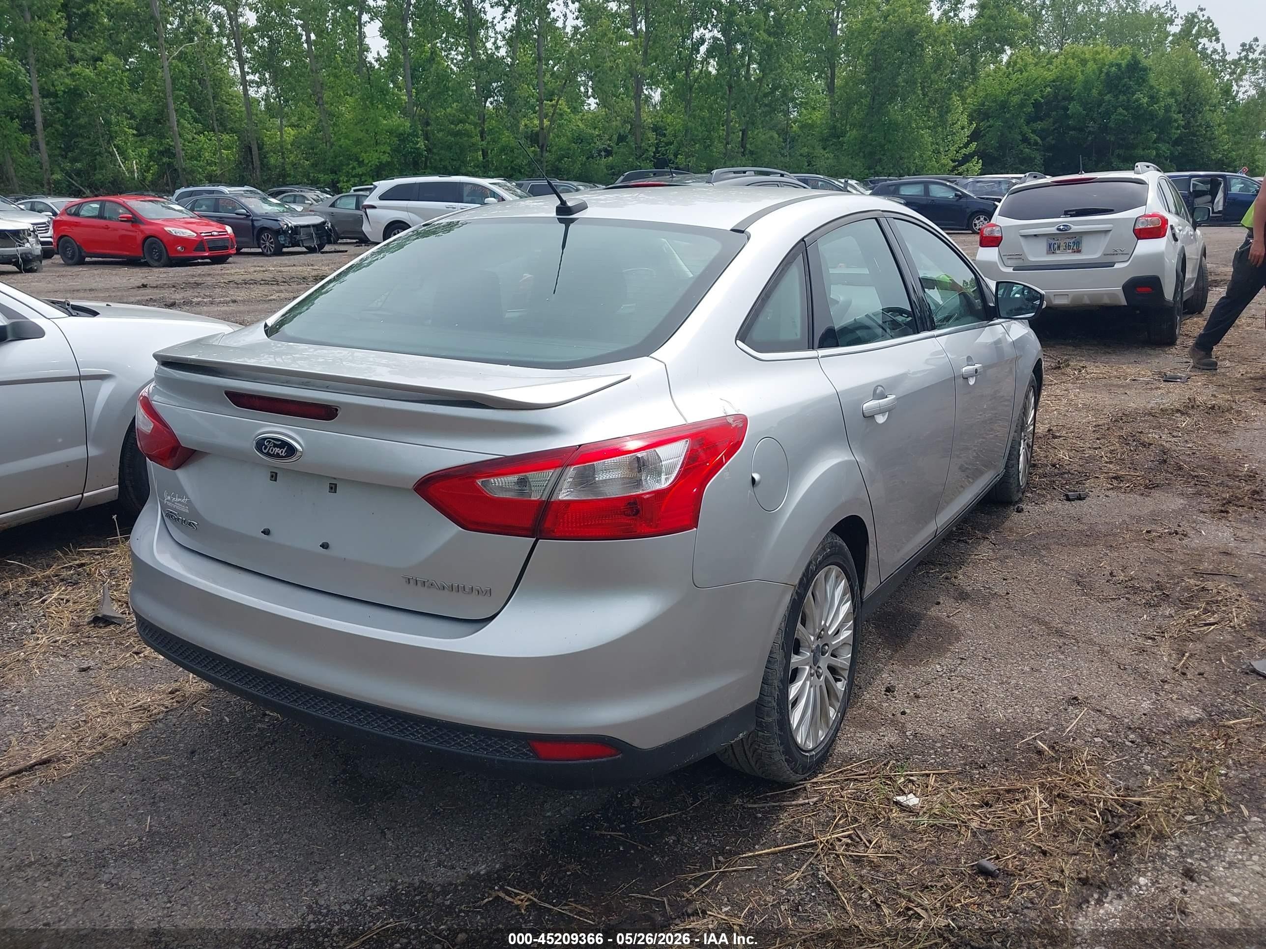 2012 Ford Focus Titanium Silver vin: 1FAHP3J2XCL479763