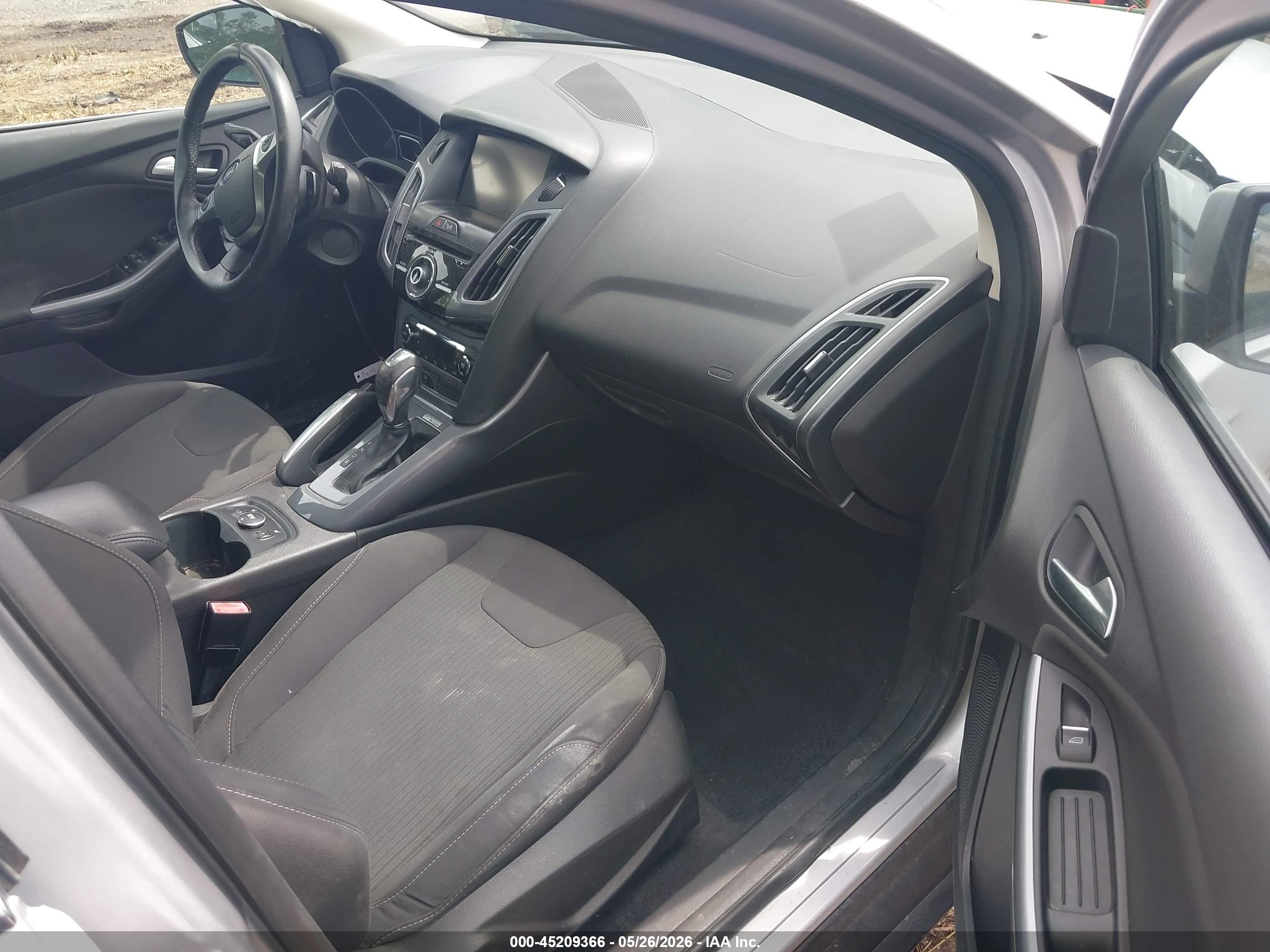 2012 Ford Focus Titanium Silver vin: 1FAHP3J2XCL479763