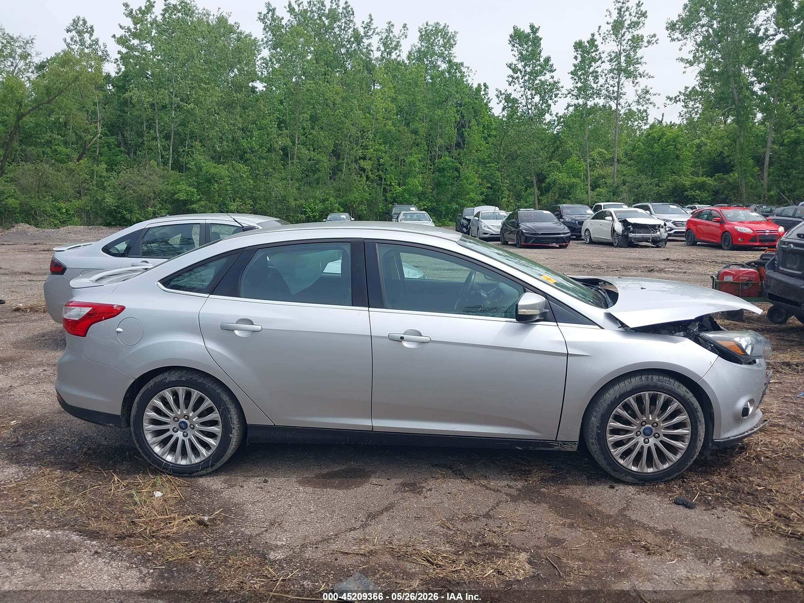2012 Ford Focus Titanium Silver vin: 1FAHP3J2XCL479763