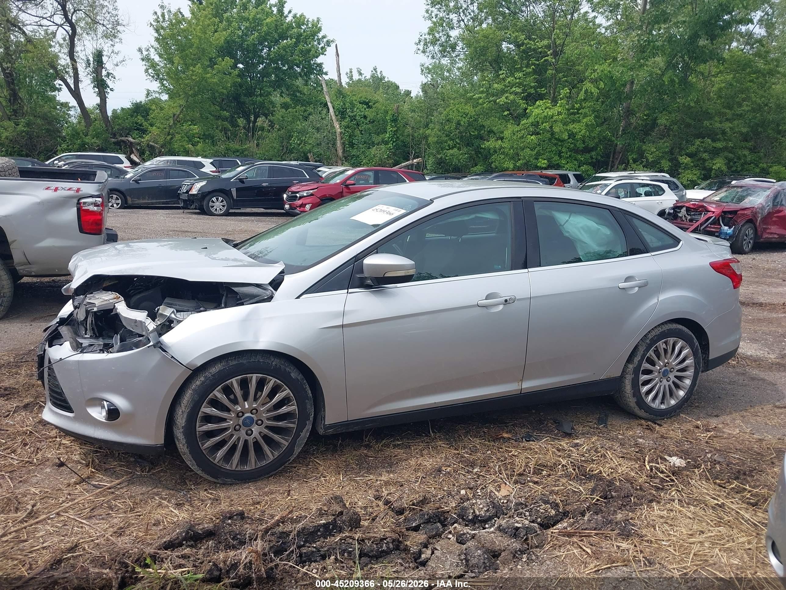 2012 Ford Focus Titanium Silver vin: 1FAHP3J2XCL479763