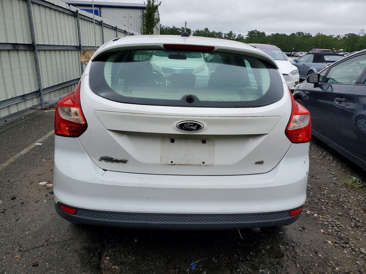 2012 Ford Focus Se White vin: 1FAHP3K21CL302940