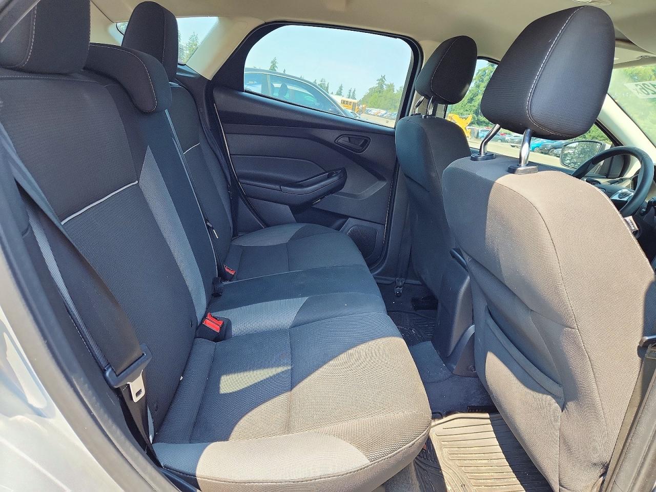 2012 Ford Focus Se Серебряный vin: 1FAHP3K21CL338031