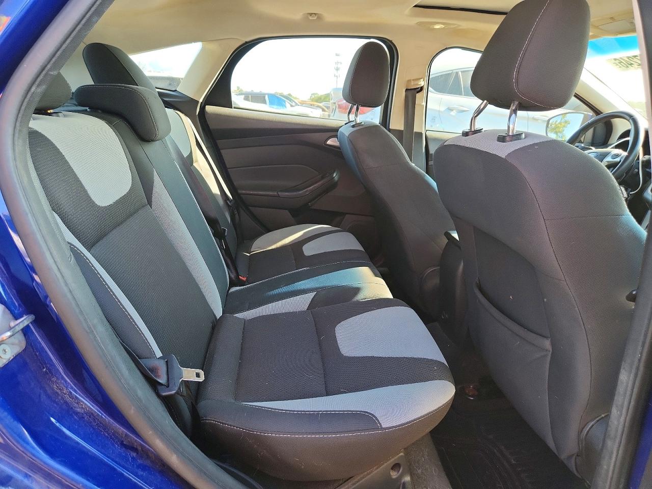 2012 Ford Focus Se Blue vin: 1FAHP3K21CL351782