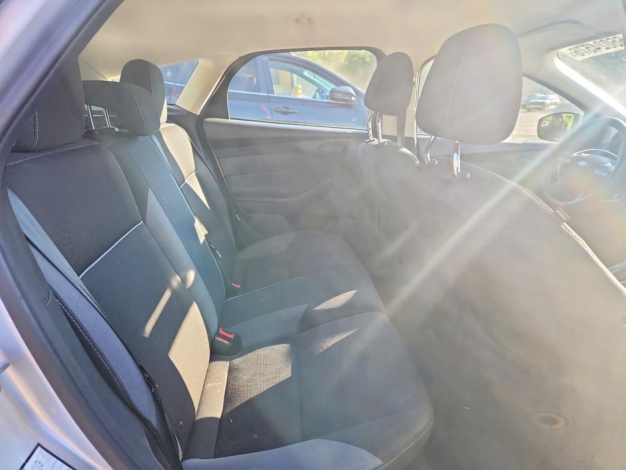 2012 Ford Focus Se Серебряный vin: 1FAHP3K22CL186261