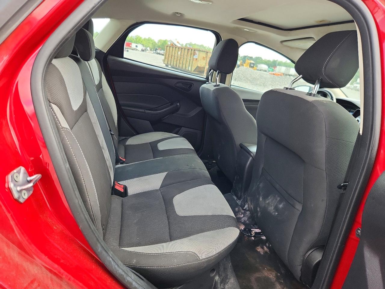 2012 Ford Focus Se Красный vin: 1FAHP3K22CL213295