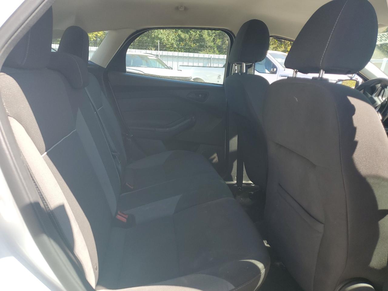 2012 Ford Focus Se White vin: 1FAHP3K22CL455343