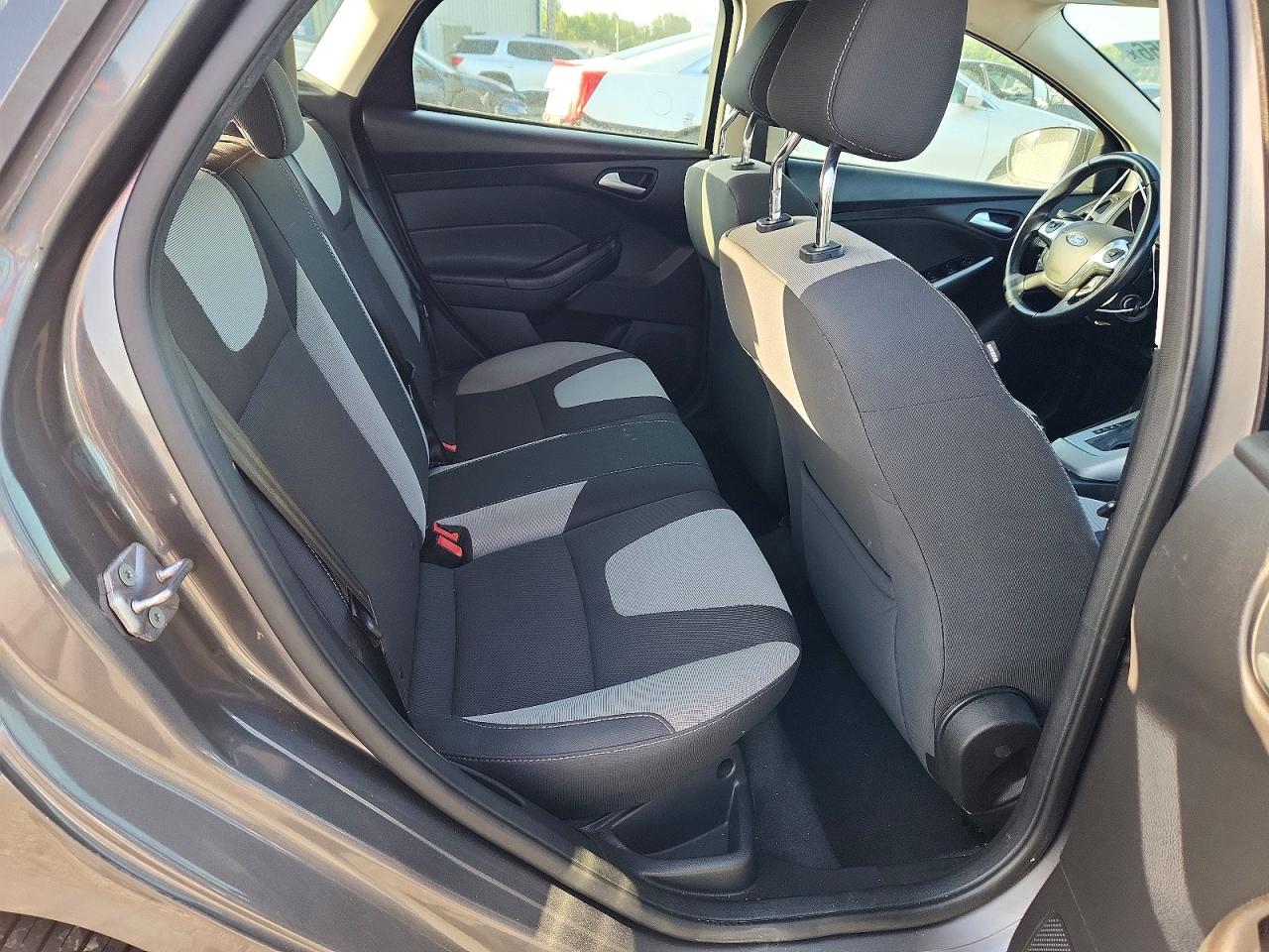 2012 Ford Focus Se Gray vin: 1FAHP3K23CL361276