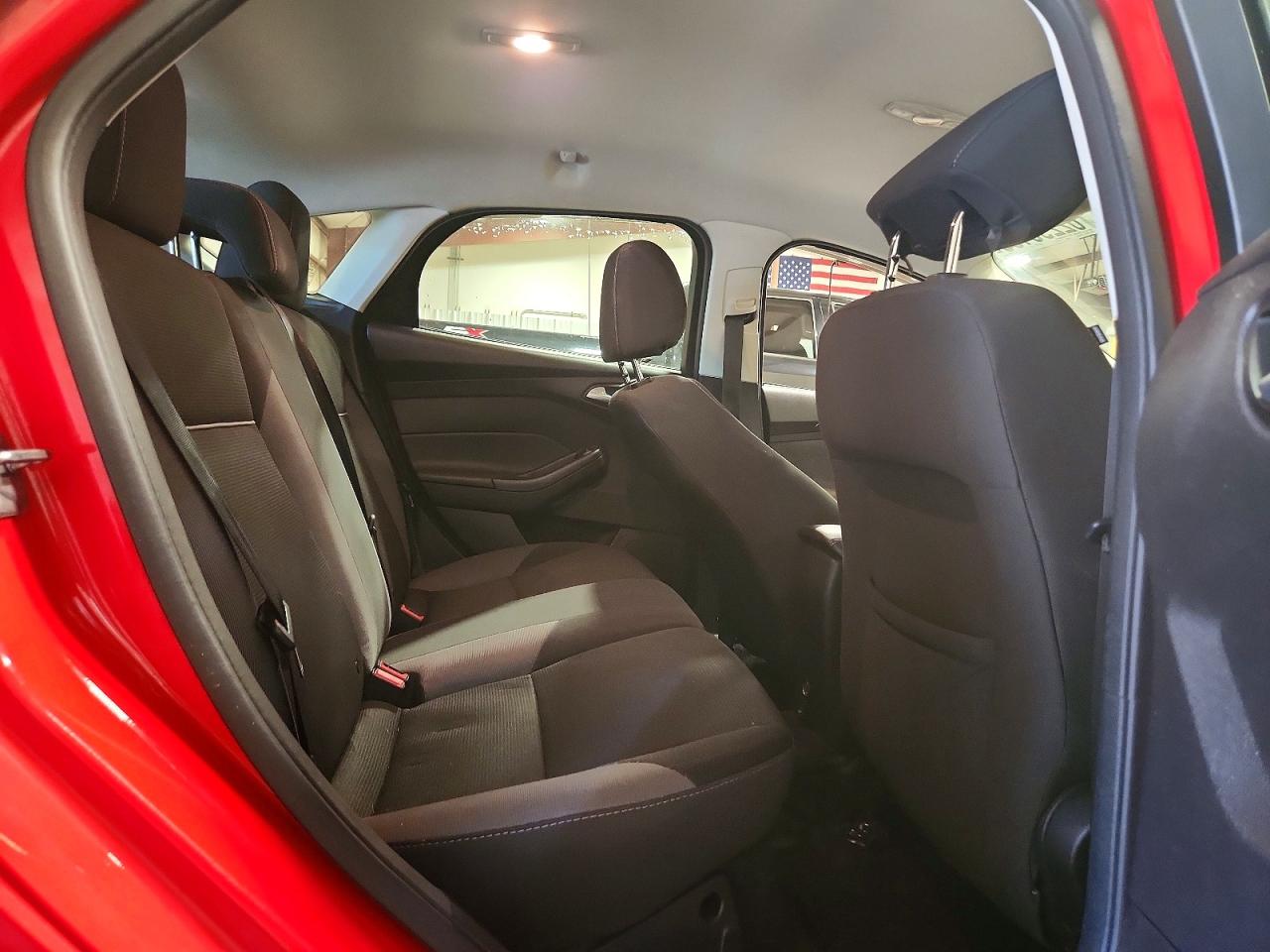 2012 Ford Focus Se Red vin: 1FAHP3K23CL414560