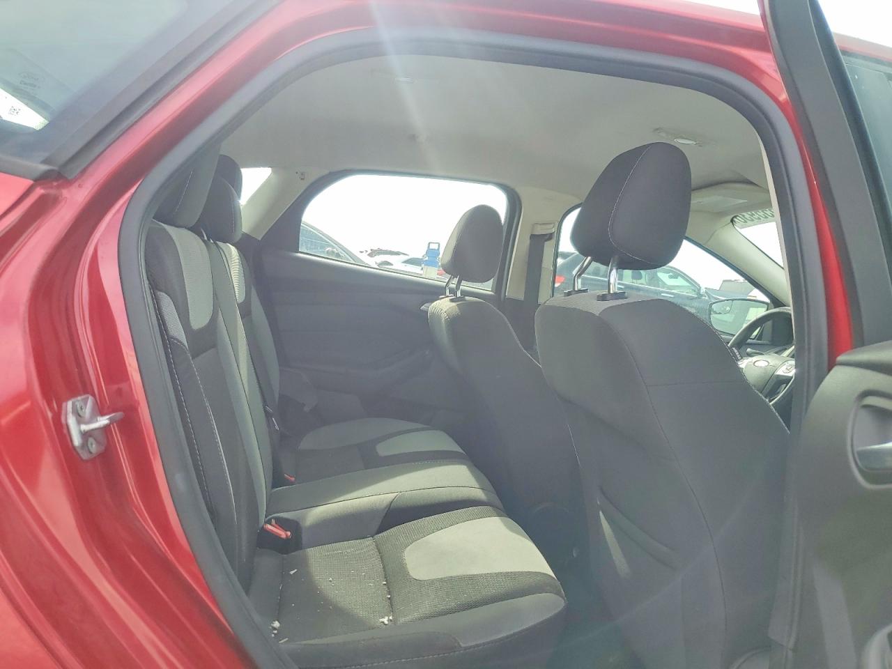 2012 Ford Focus Se Red vin: 1FAHP3K24CL371380