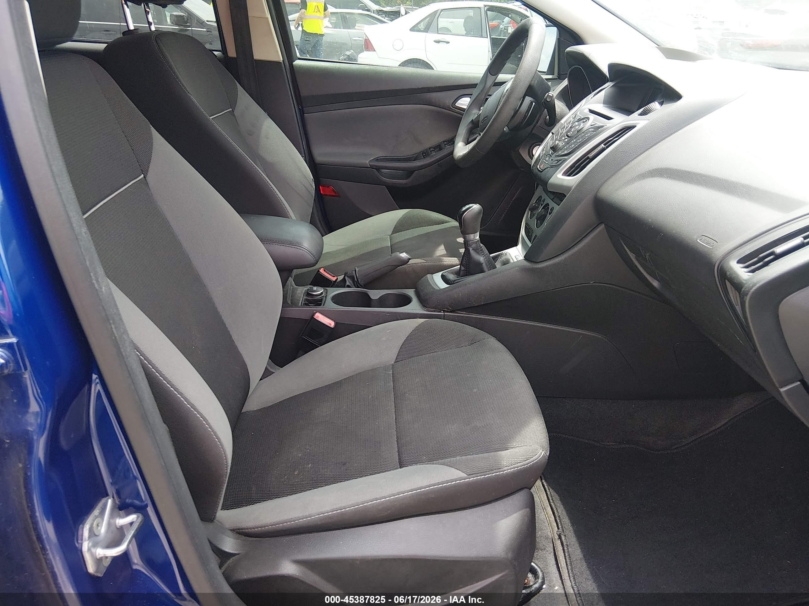 2012 Ford Focus Se Blue vin: 1FAHP3K24CL447499