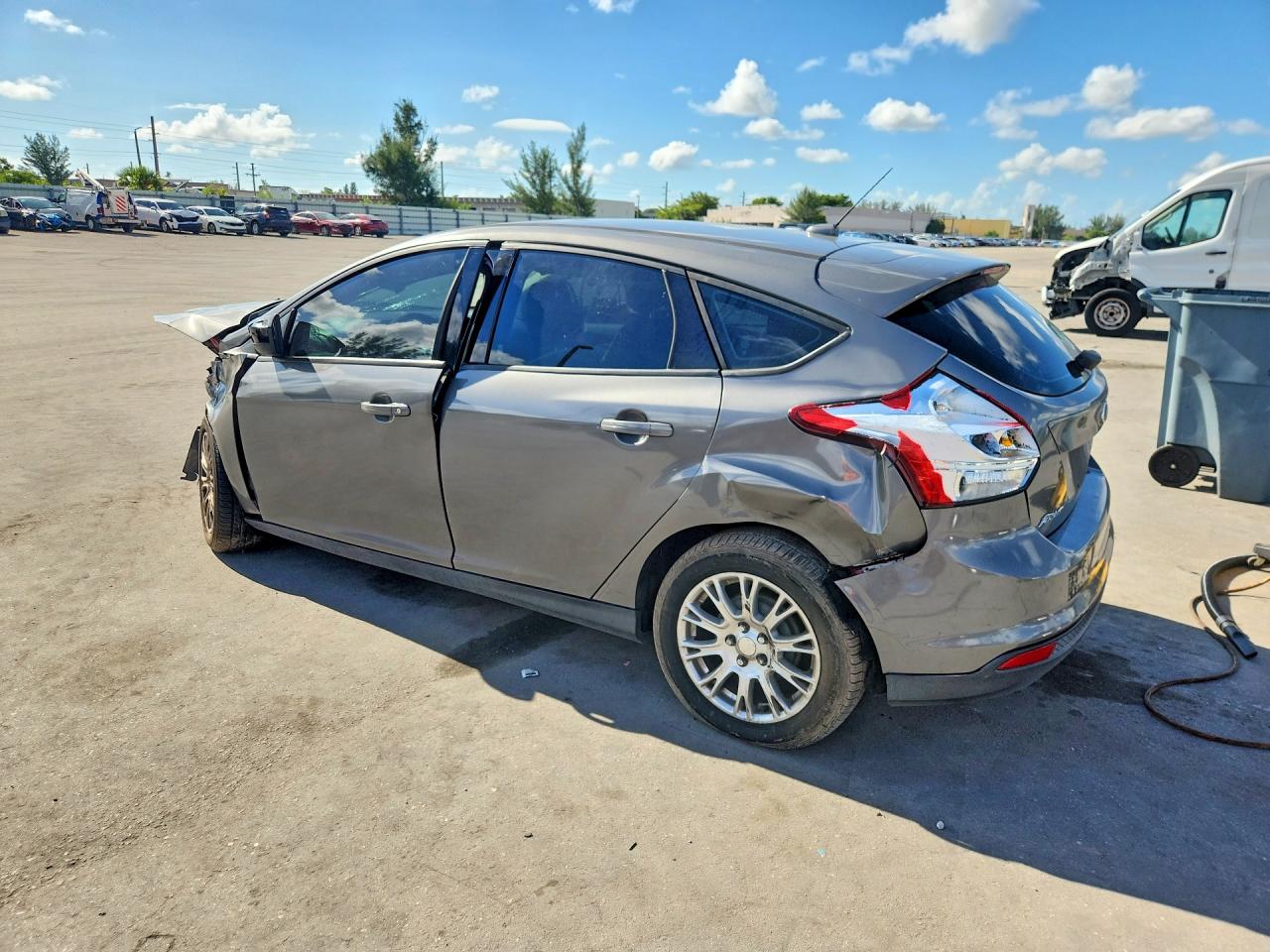2012 Ford Focus Se Gray vin: 1FAHP3K25CL147079