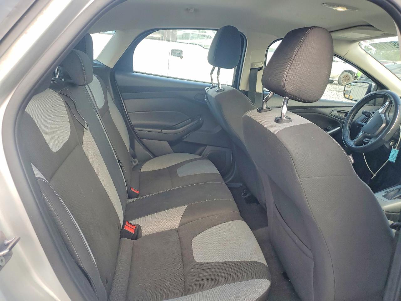 2012 Ford Focus Se Silver vin: 1FAHP3K25CL234688