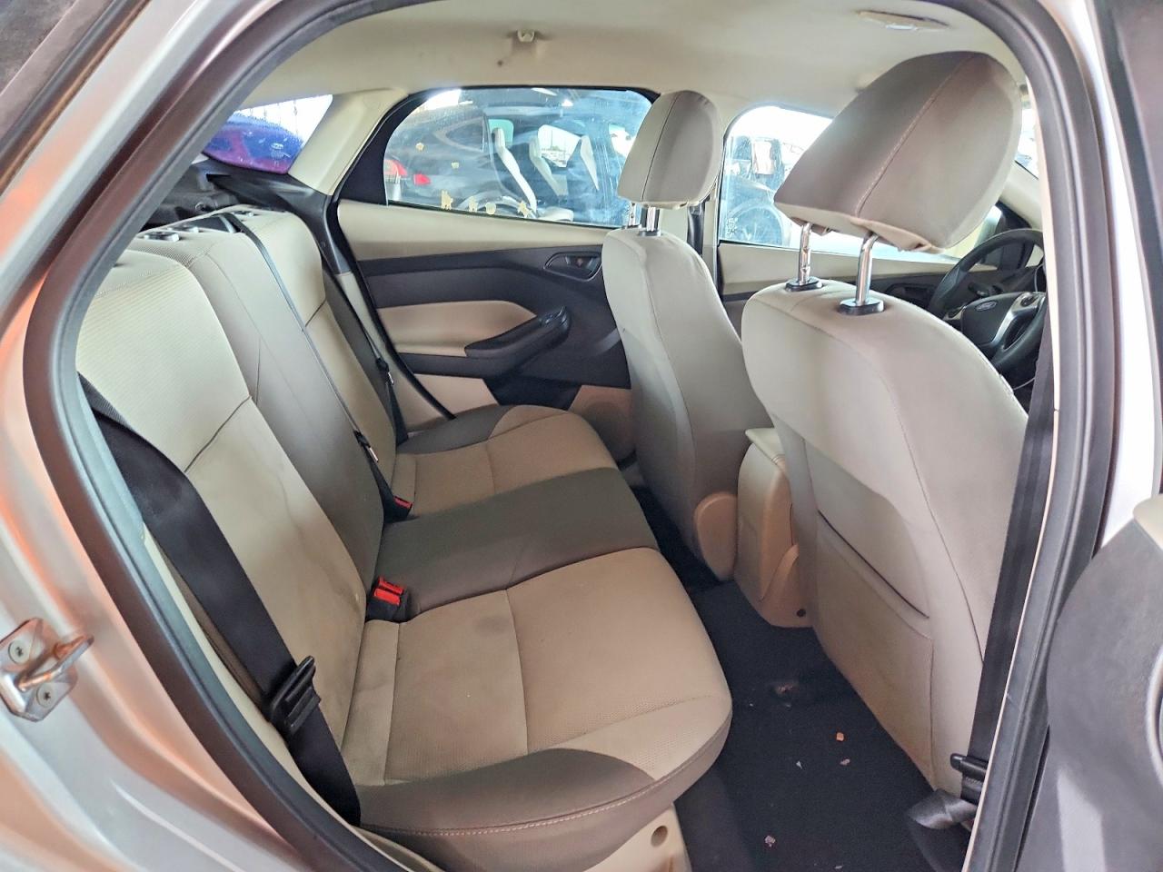 2012 Ford Focus Se Серебряный vin: 1FAHP3K25CL452579