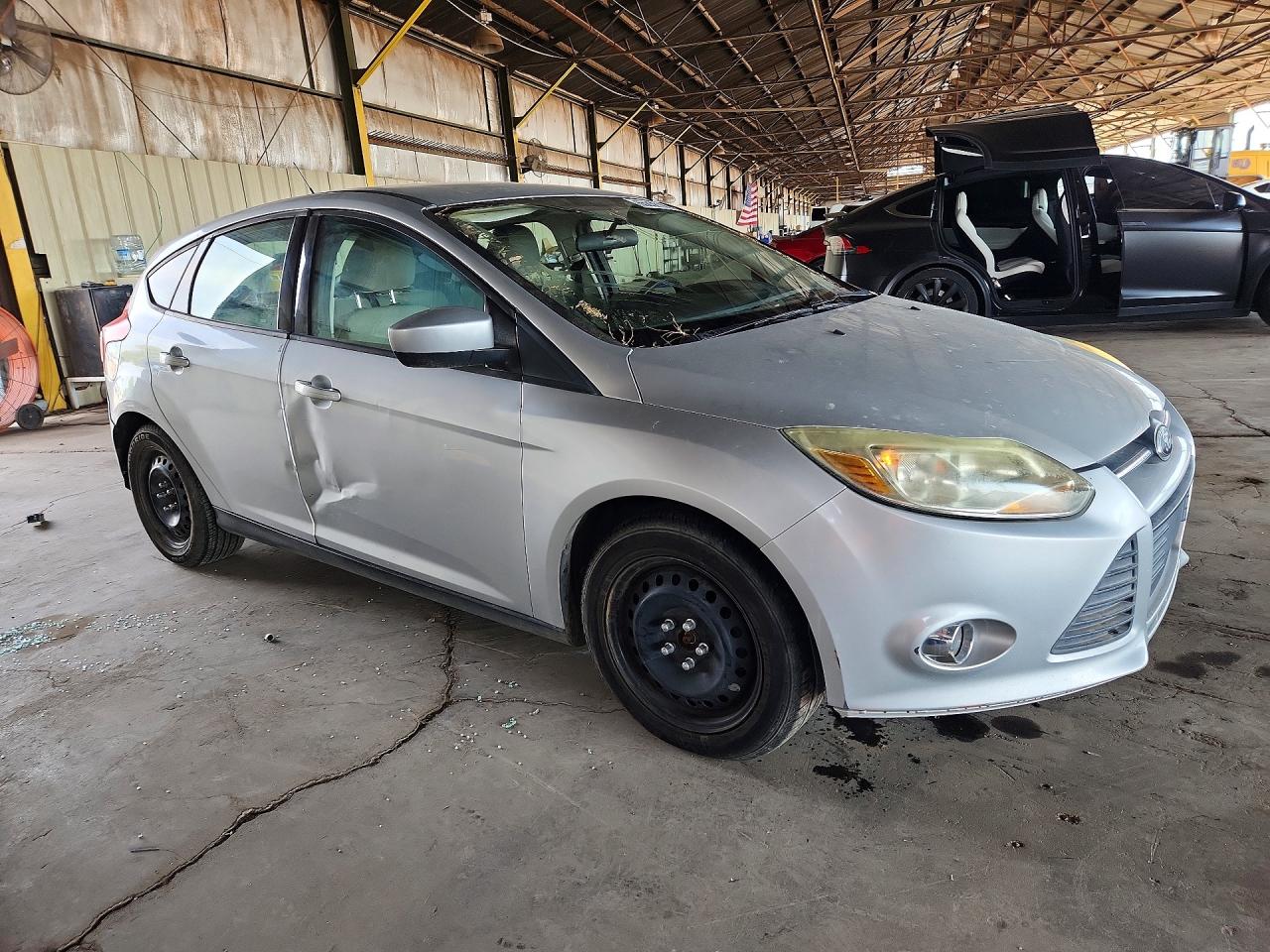 2012 Ford Focus Se Серебряный vin: 1FAHP3K25CL452579