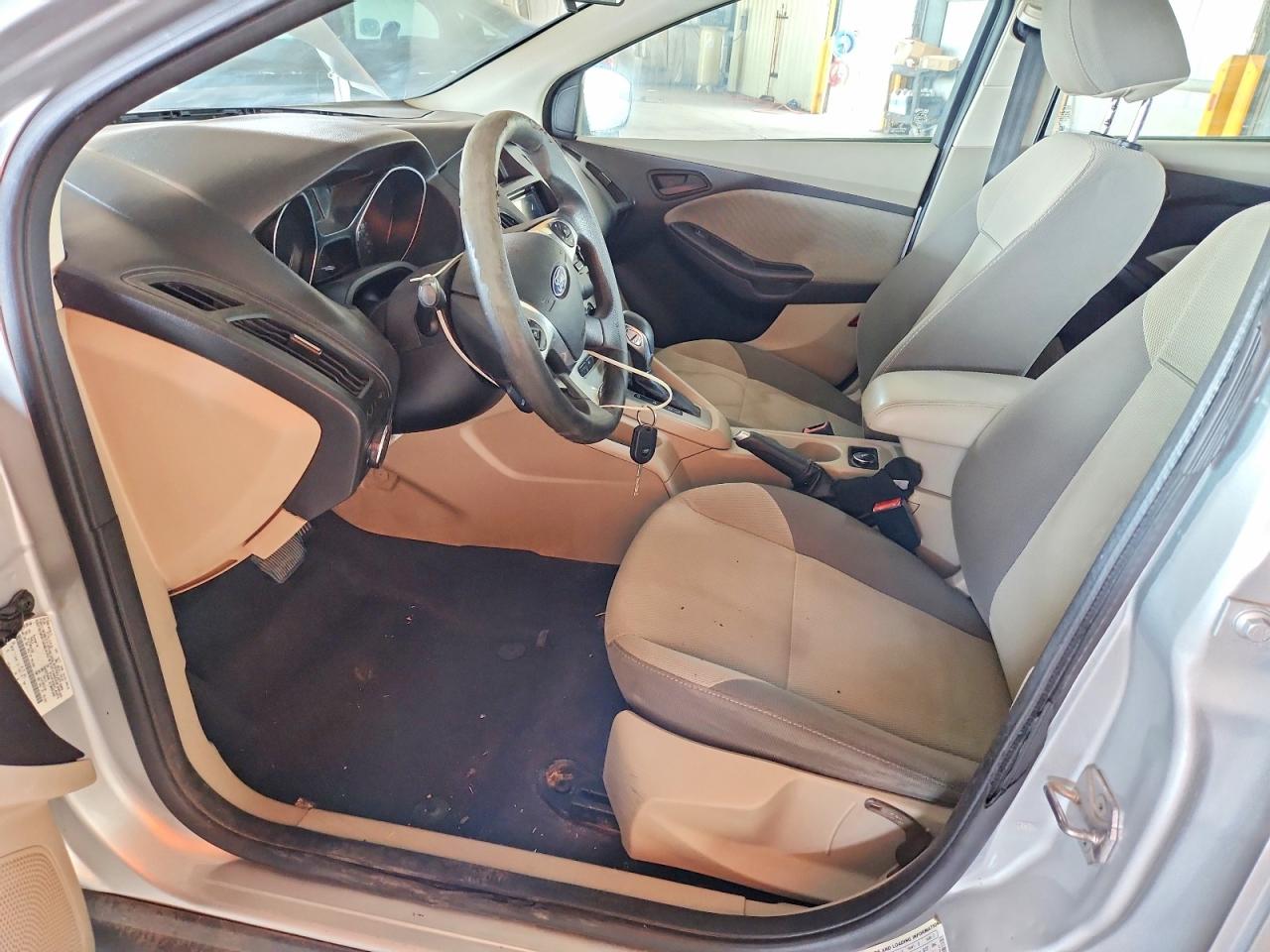 2012 Ford Focus Se Серебряный vin: 1FAHP3K25CL452579