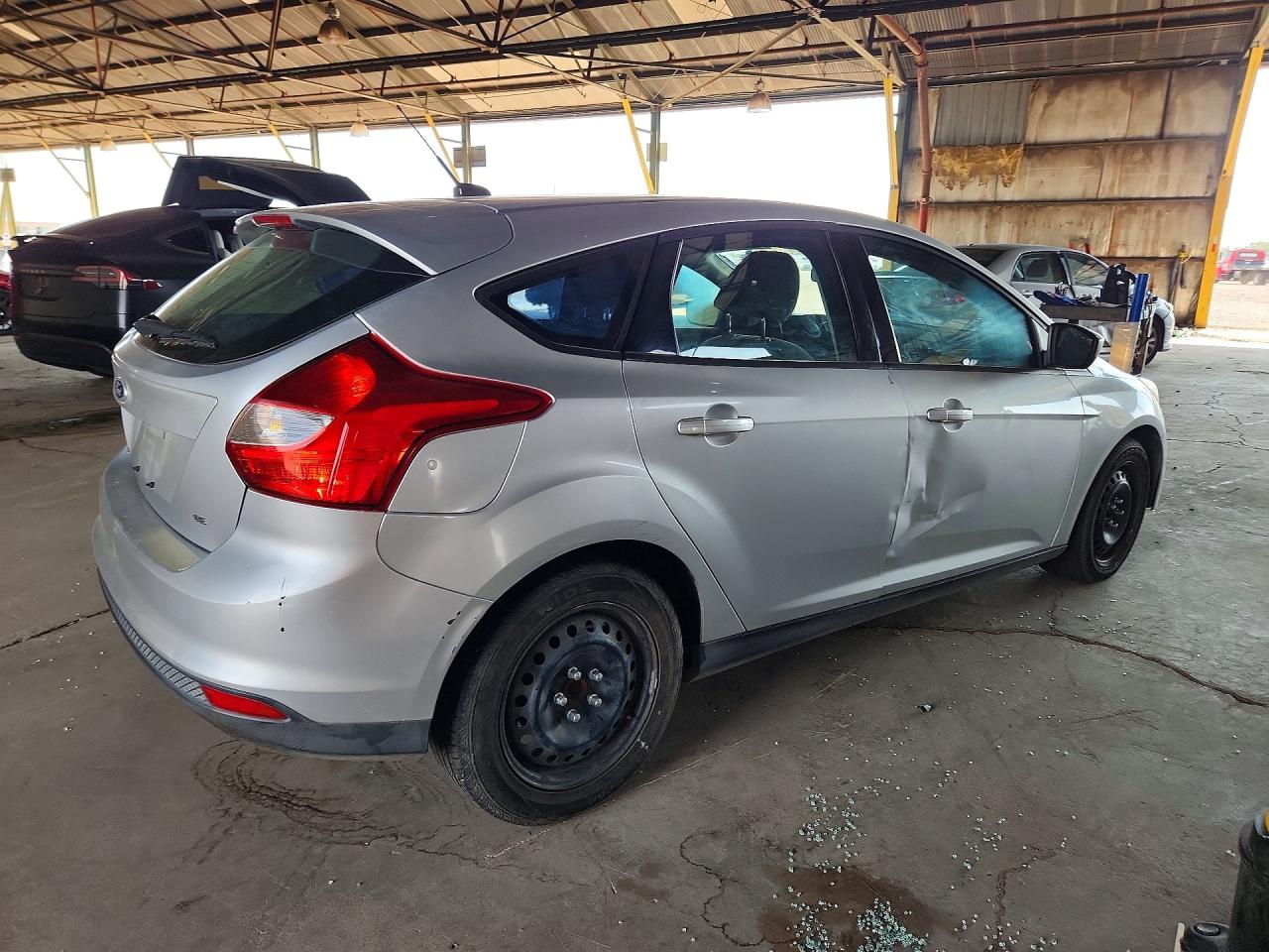2012 Ford Focus Se Серебряный vin: 1FAHP3K25CL452579
