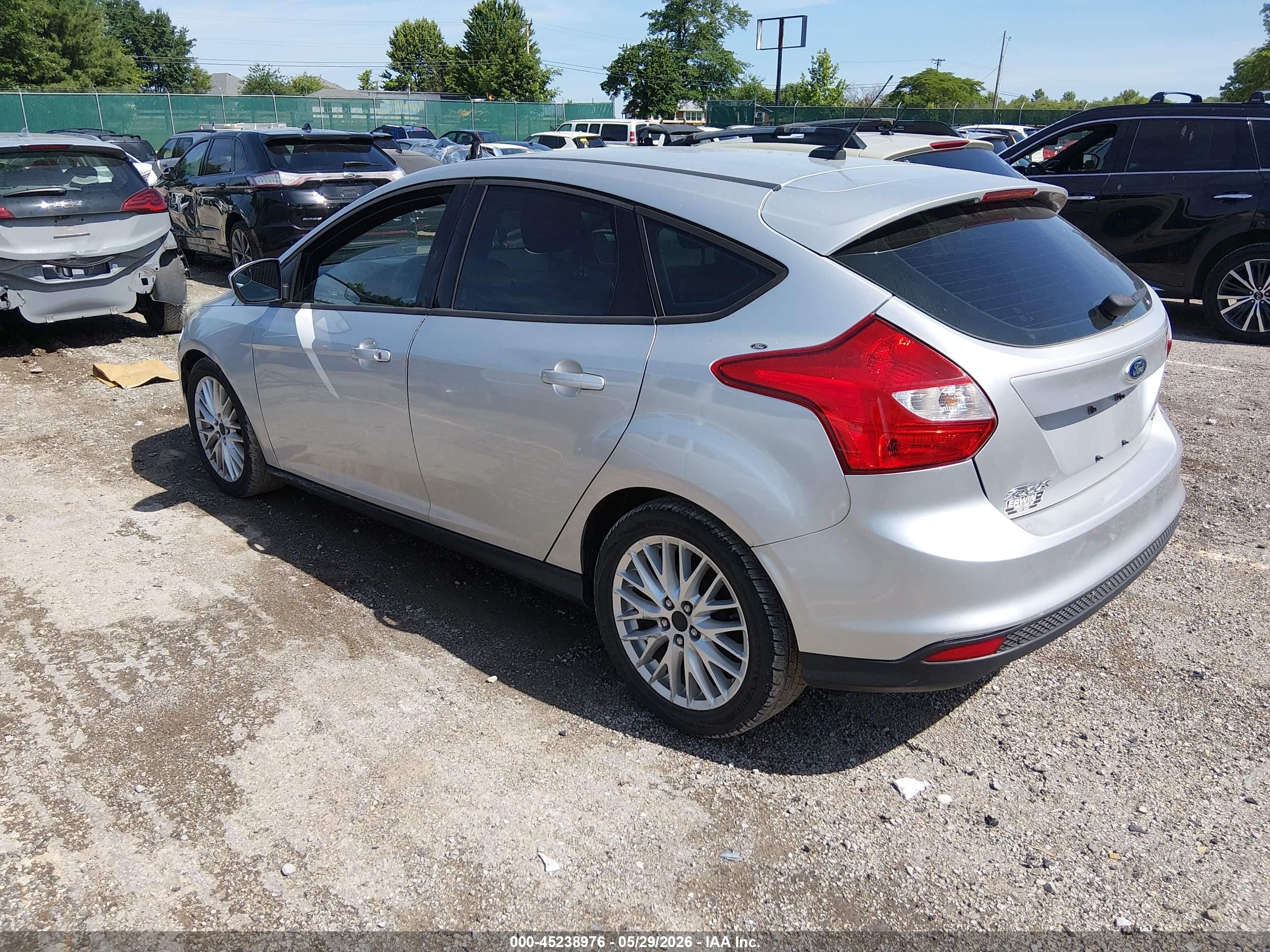 2012 Ford Focus Se Silver vin: 1FAHP3K26CL328921