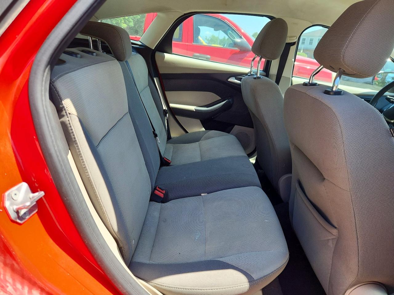 2012 Ford Focus Se Red vin: 1FAHP3K26CL351406