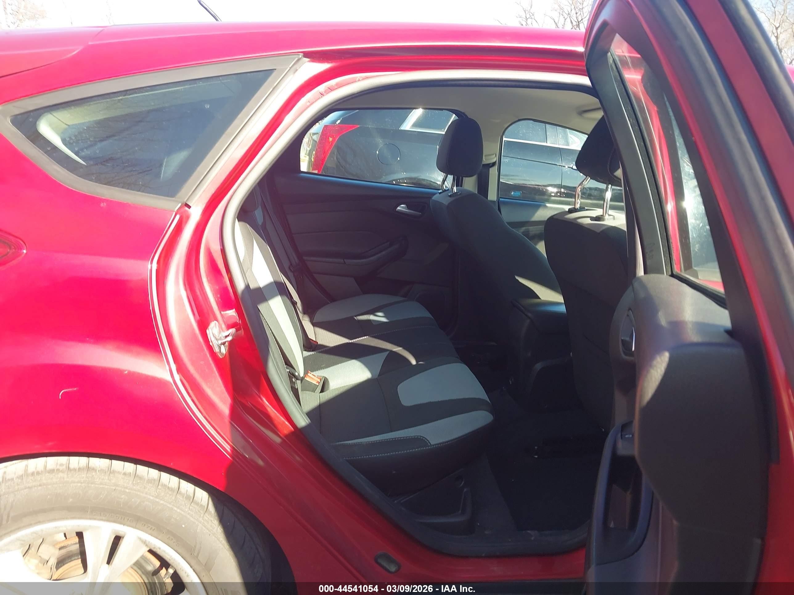 2012 Ford Focus Se Red vin: 1FAHP3K27CL318995