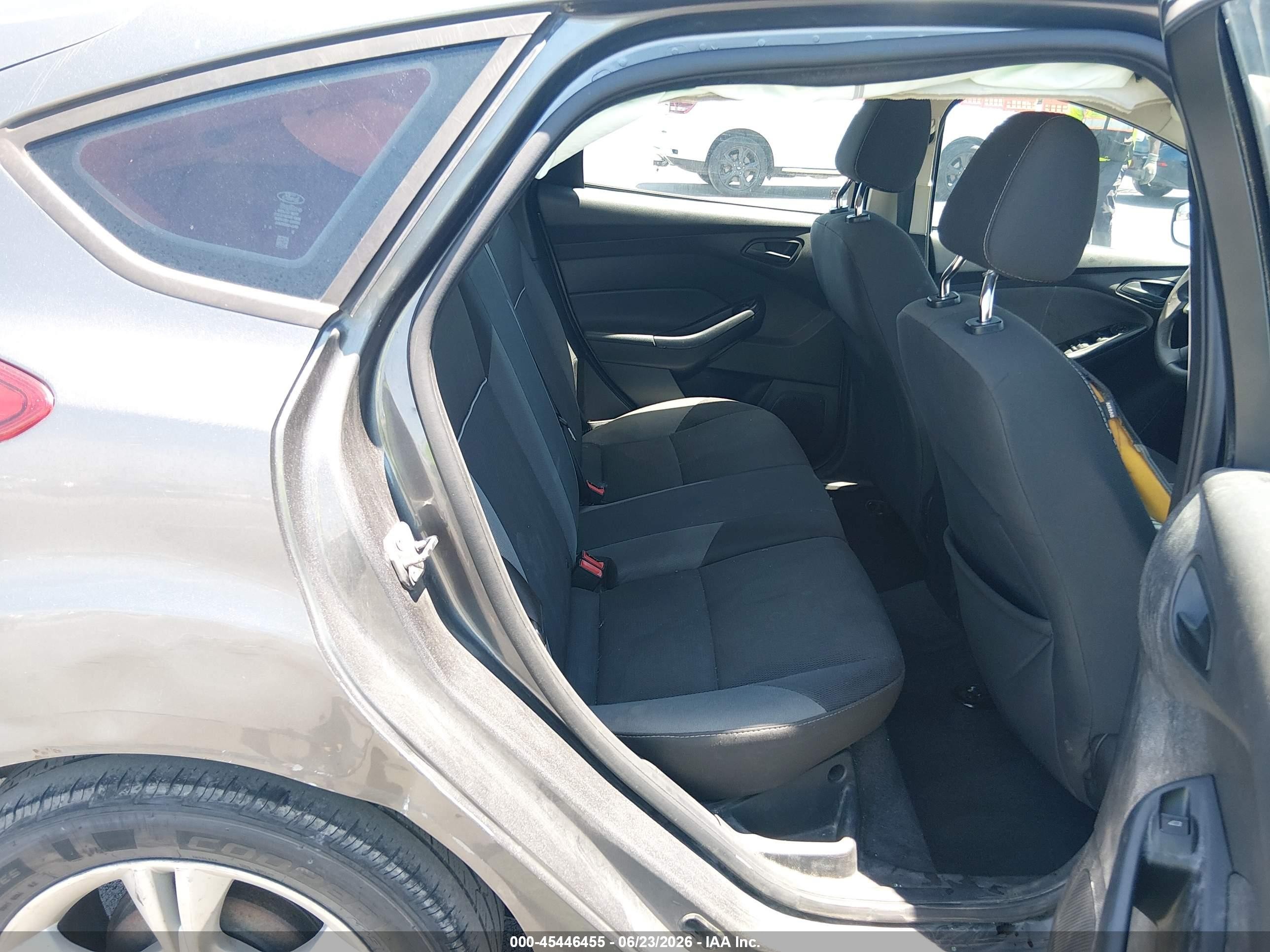 2012 Ford Focus Se Gray vin: 1FAHP3K27CL338101