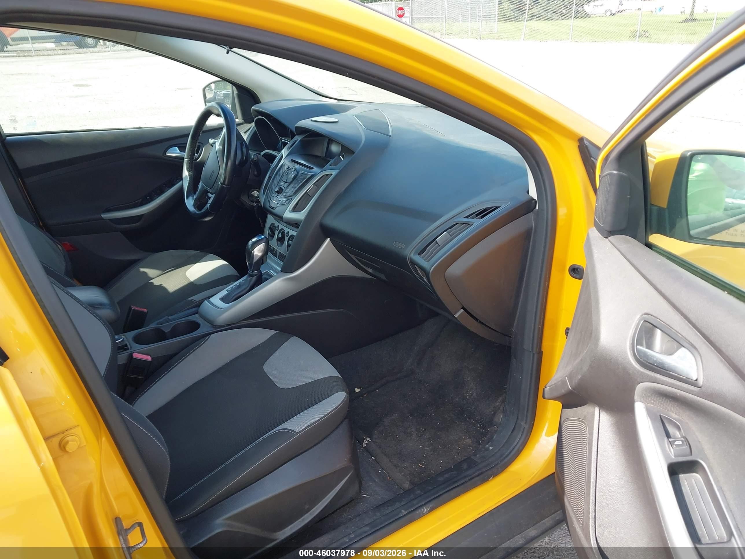 2012 Ford Focus Se Желтый vin: 1FAHP3K28CL125139