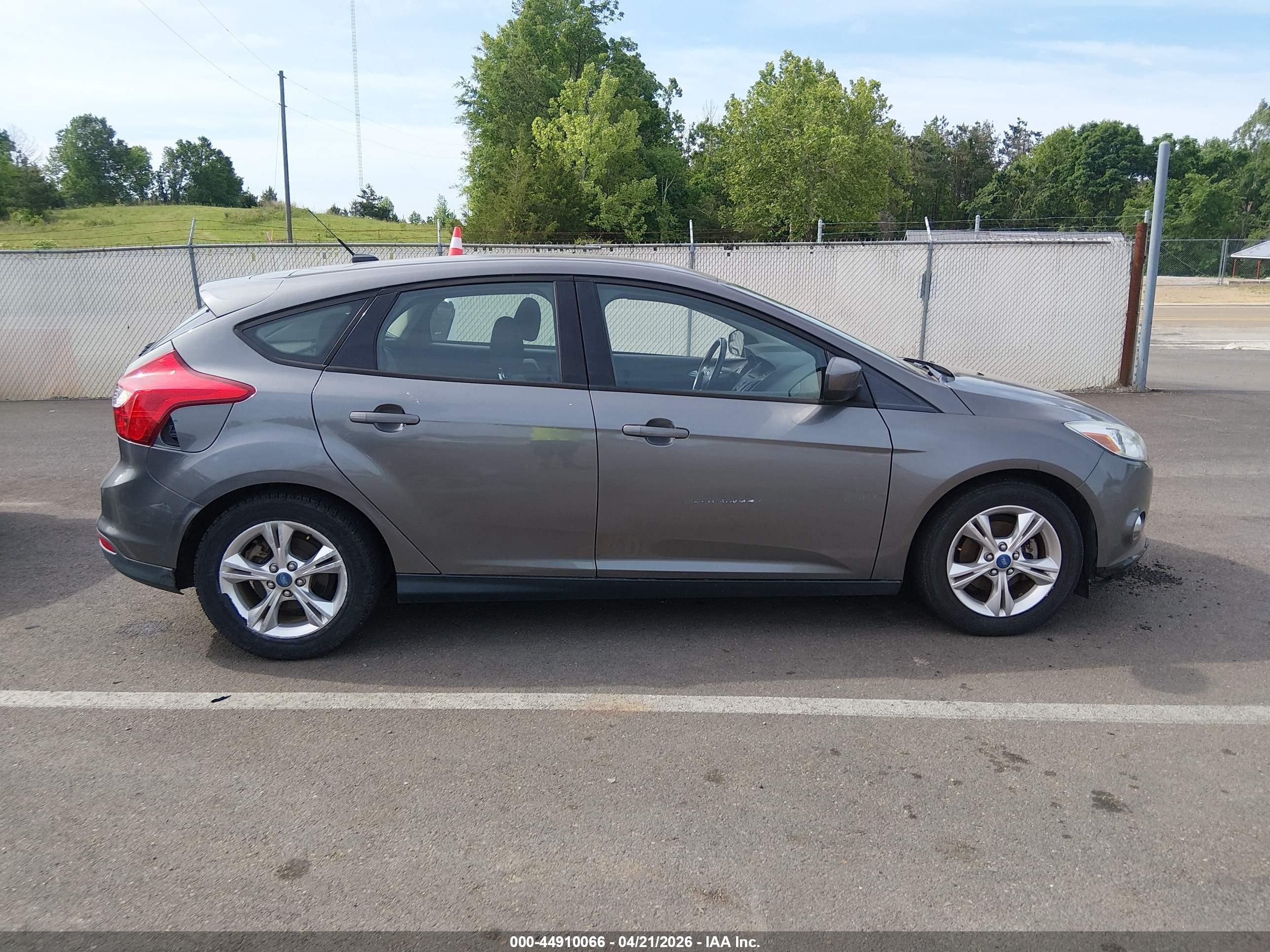 2012 Ford Focus Se Gray vin: 1FAHP3K28CL221840