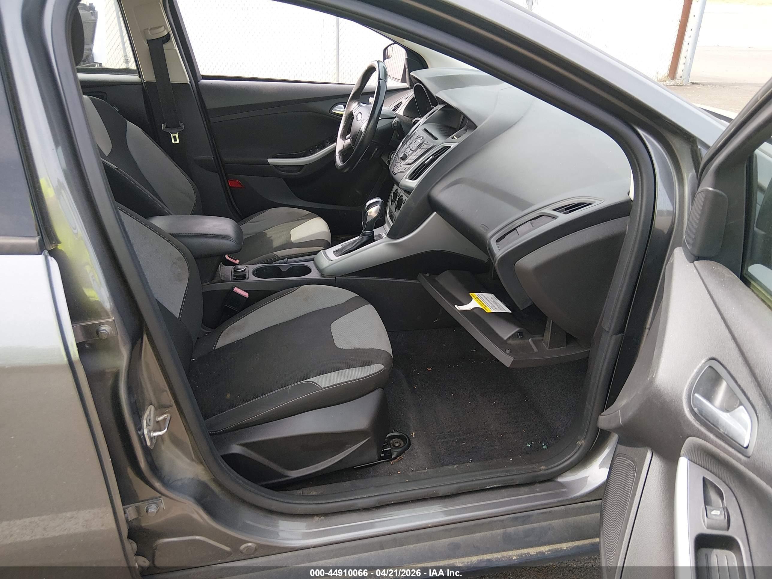 2012 Ford Focus Se Gray vin: 1FAHP3K28CL221840