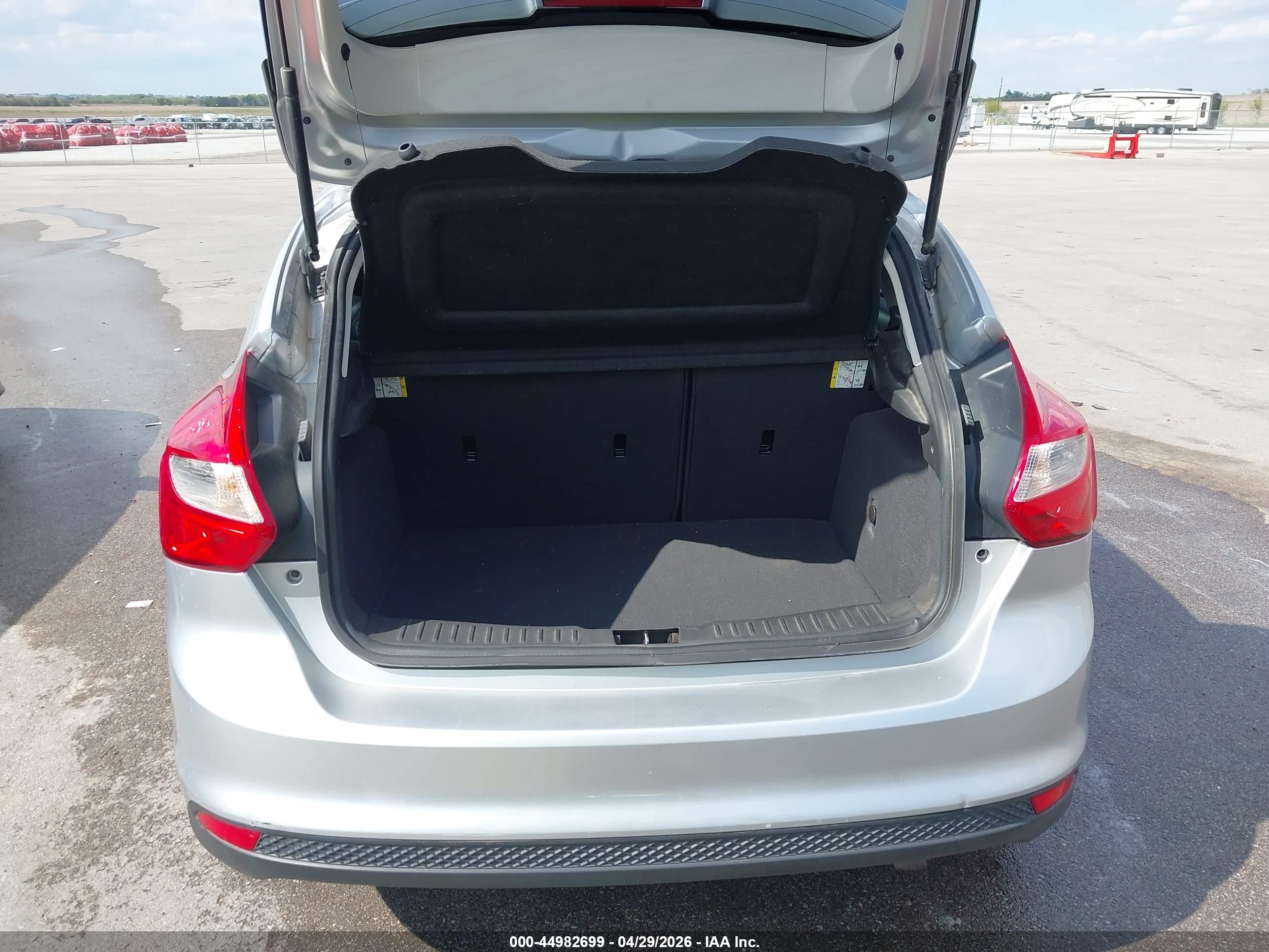 2012 Ford Focus Se Серебряный vin: 1FAHP3K28CL273663