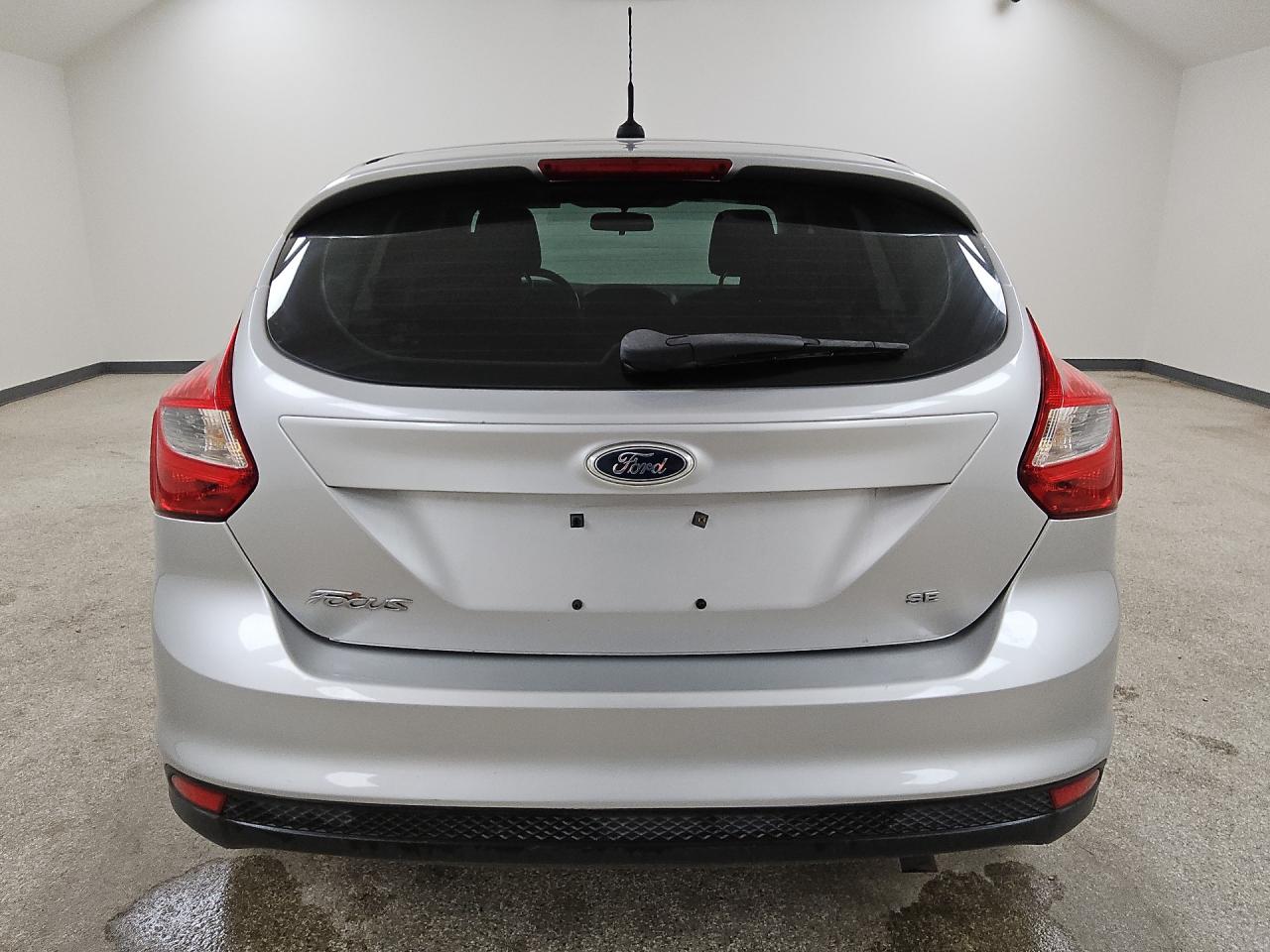 2012 Ford Focus Se Silver vin: 1FAHP3K28CL321565 Damage: Lift Gate, Dent(S) W/ Paint Dmg, 3 To 4 Inches