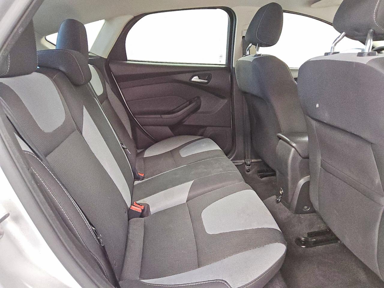 2012 Ford Focus Se Silver vin: 1FAHP3K28CL321565