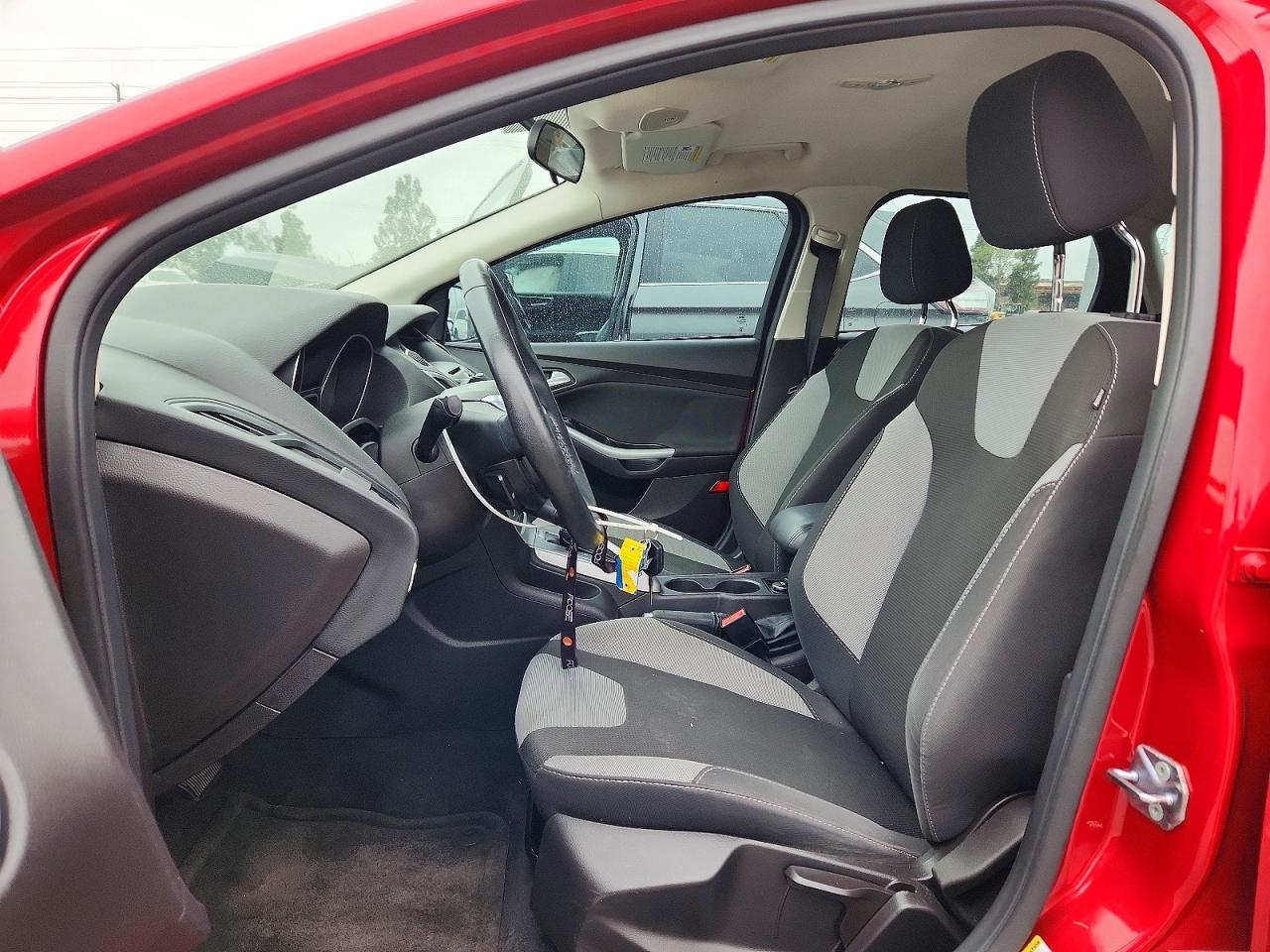2012 Ford Focus Se Red vin: 1FAHP3K28CL330489