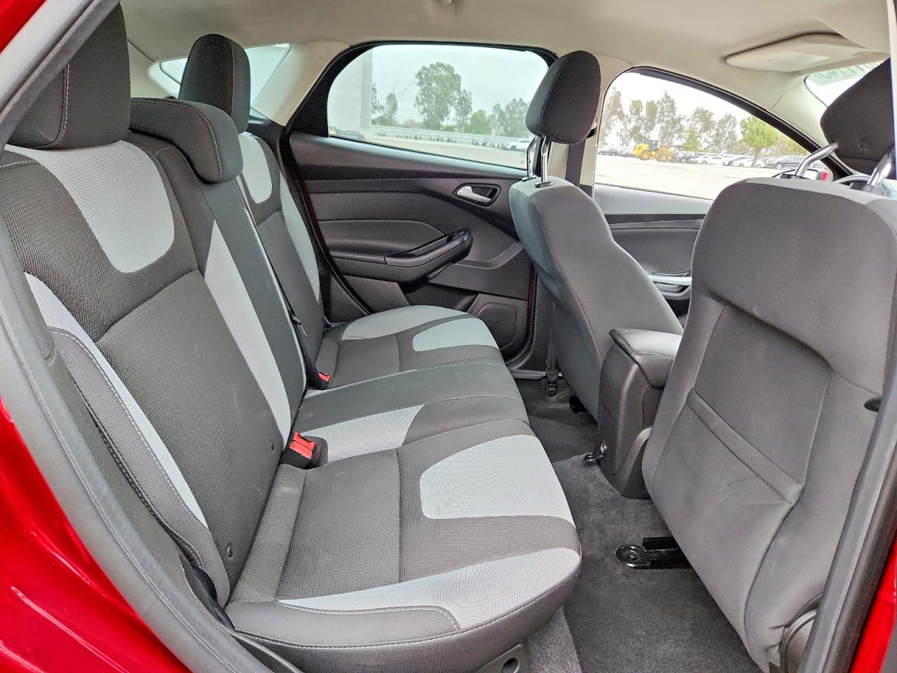 2012 Ford Focus Se Red vin: 1FAHP3K28CL330489