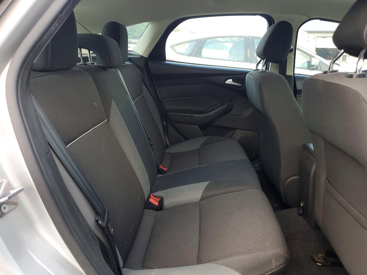 2012 Ford Focus Se Silver vin: 1FAHP3K29CL308940