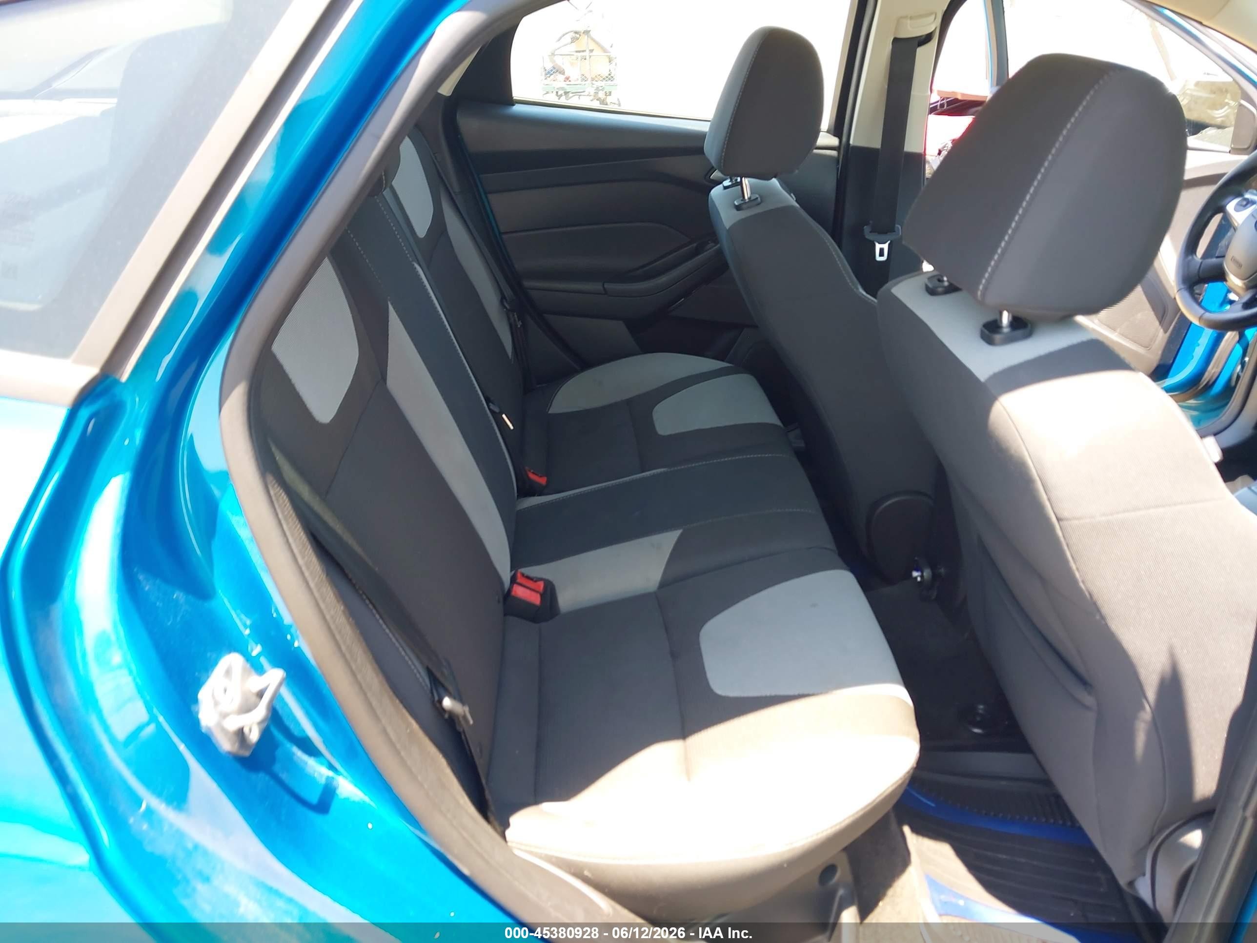 2012 Ford Focus Se Blue vin: 1FAHP3K29CL402574