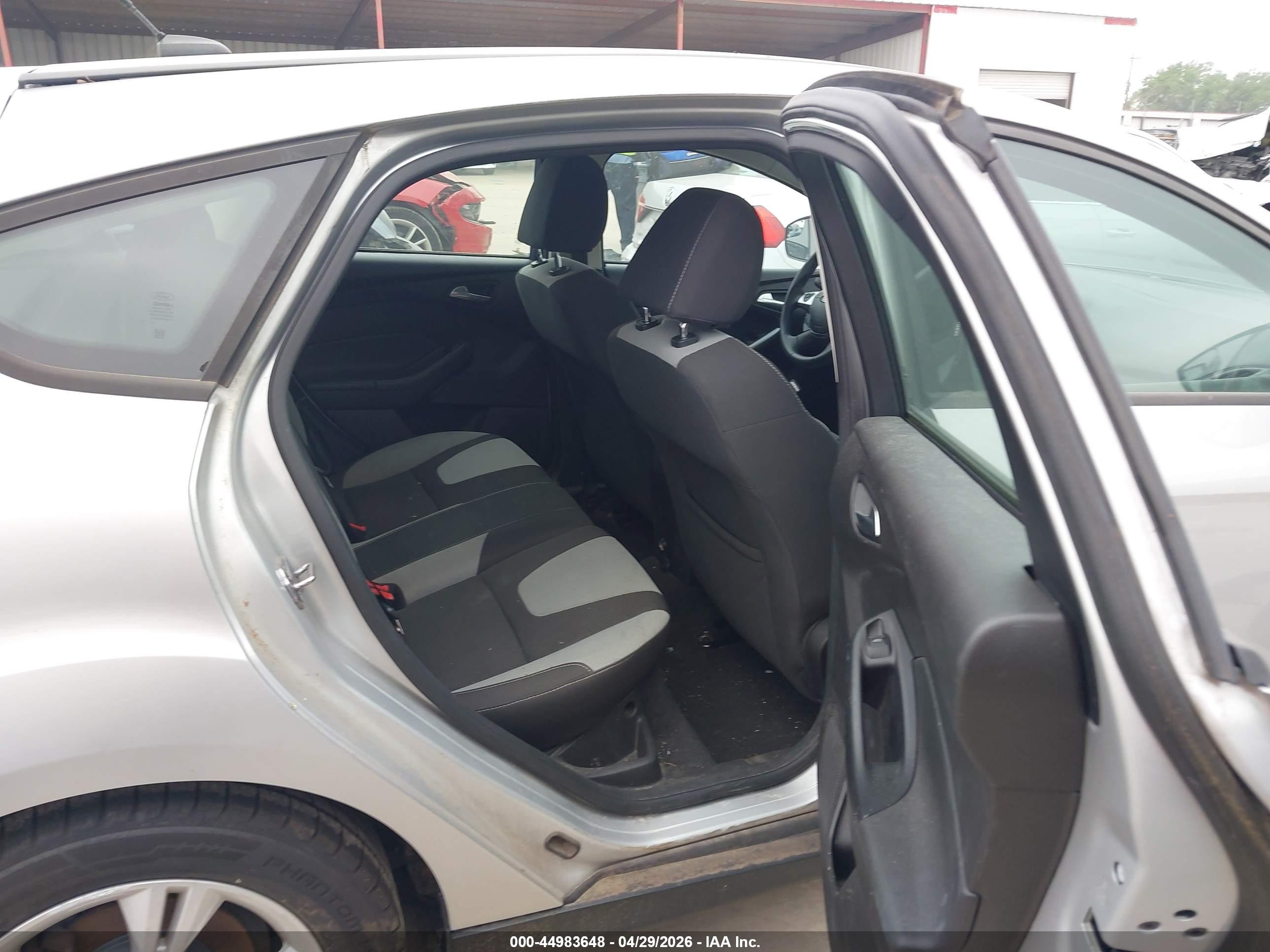 2012 Ford Focus Se Серебряный vin: 1FAHP3K29CL428690