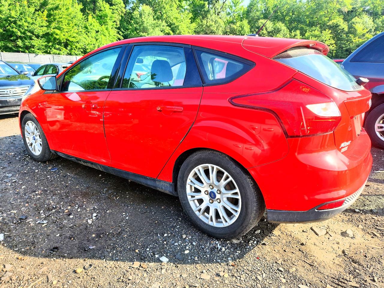 2012 Ford Focus Se Red vin: 1FAHP3K2XCL162659