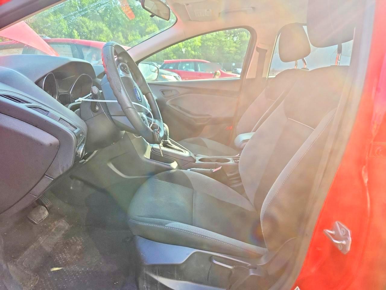 2012 Ford Focus Se Red vin: 1FAHP3K2XCL162659
