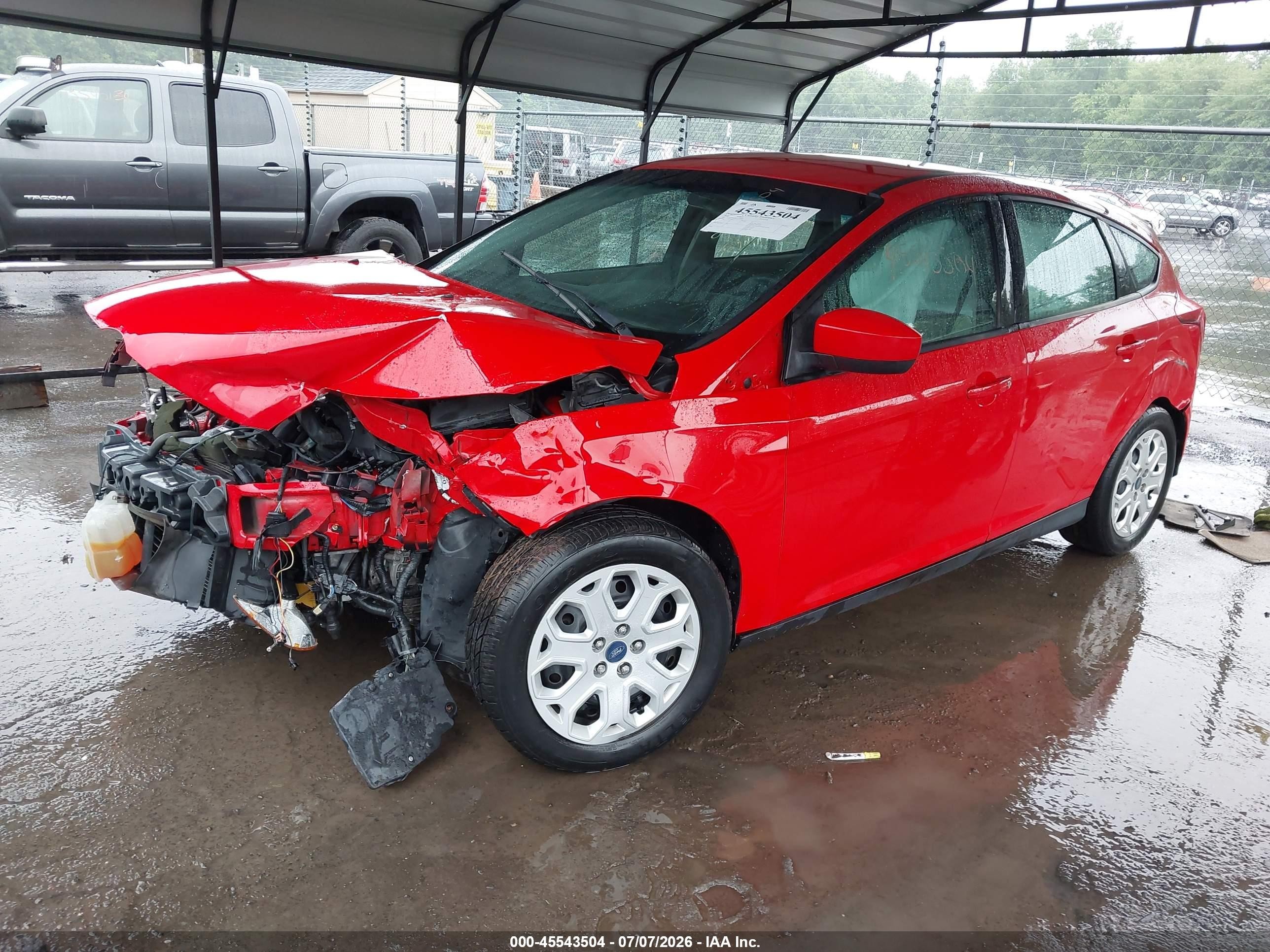 2012 Ford Focus Se Красный vin: 1FAHP3K2XCL314004
