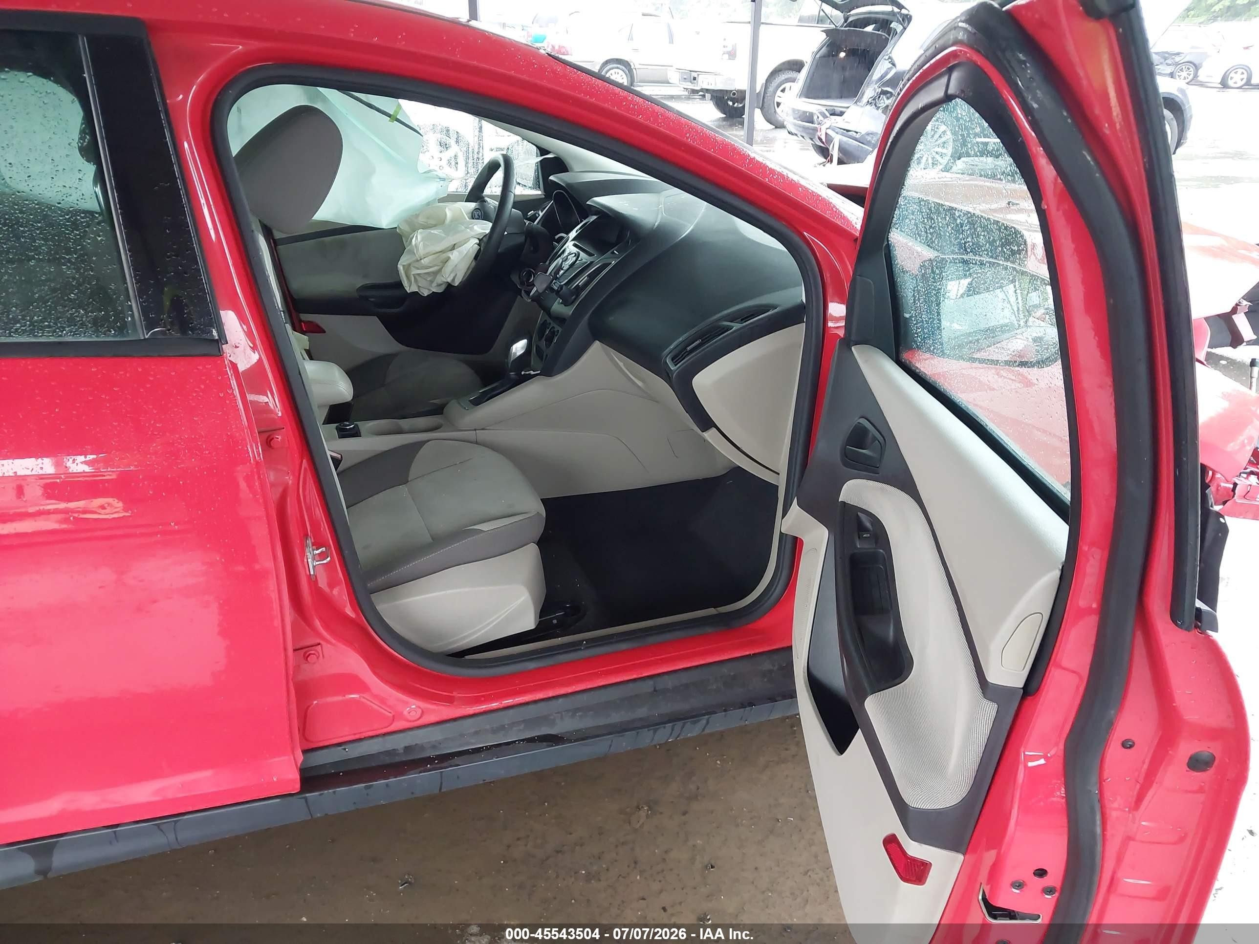 2012 Ford Focus Se Красный vin: 1FAHP3K2XCL314004
